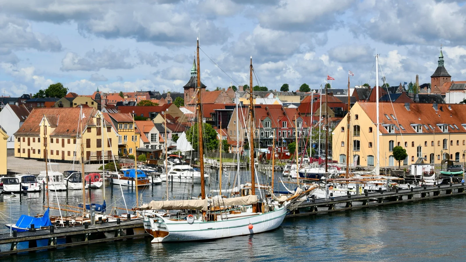 Fyn Rundt: Sejlskibe og lirekasser skaber fest i Svendborg