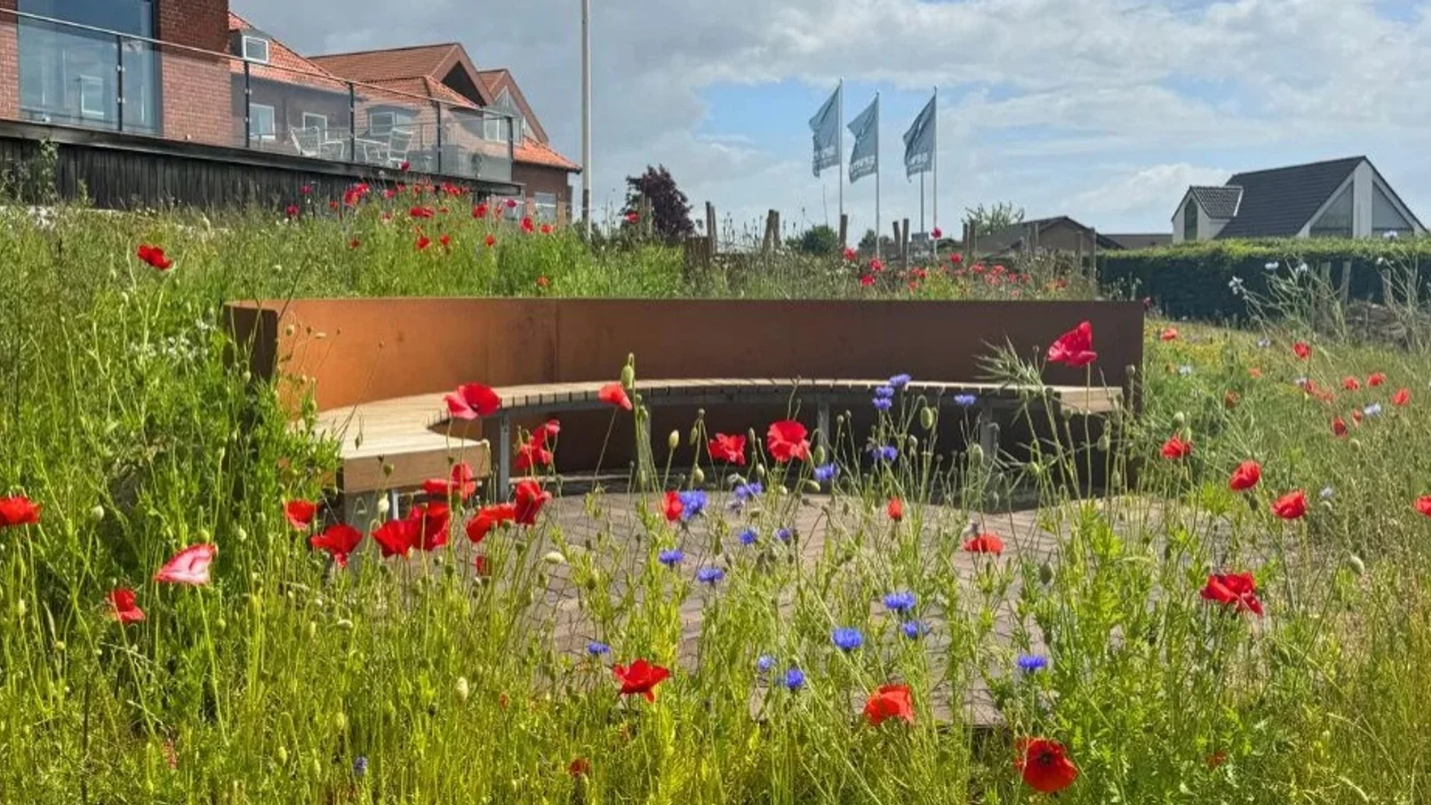 Store og små gæster hos Severin: Vild have støtter insektlivet