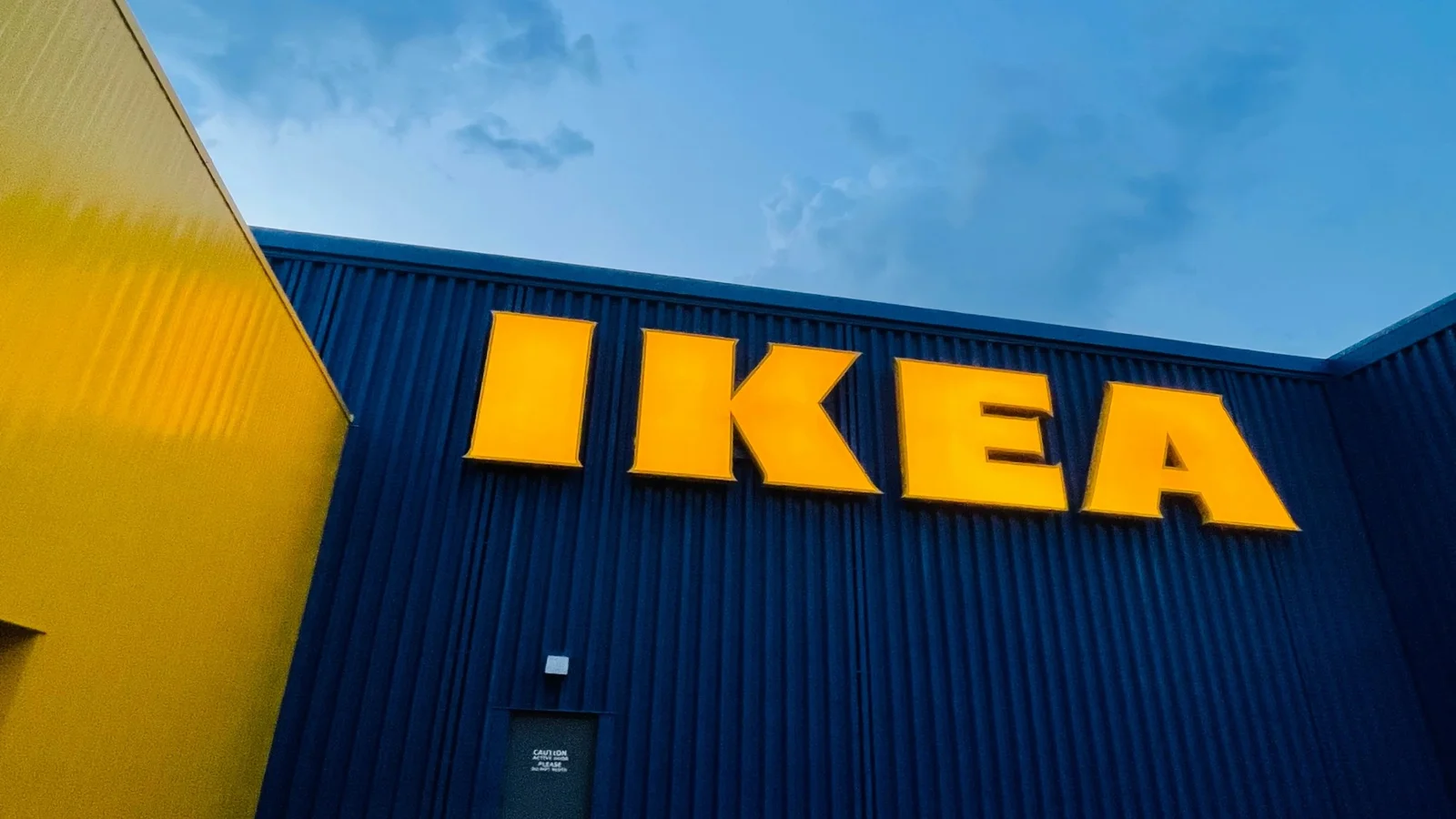 Mads og A-holdet rykker ind i IKEA Odense
