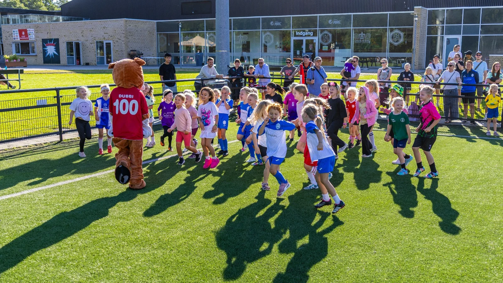 Fodboldfestival for piger på Odense Atletikstadion