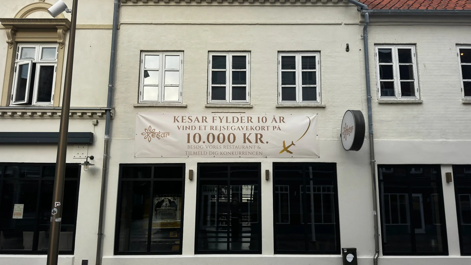 Kesar fejrer 10-års jubilæum med rejsegavekort på 10.000 kroner og Golden Tickets
