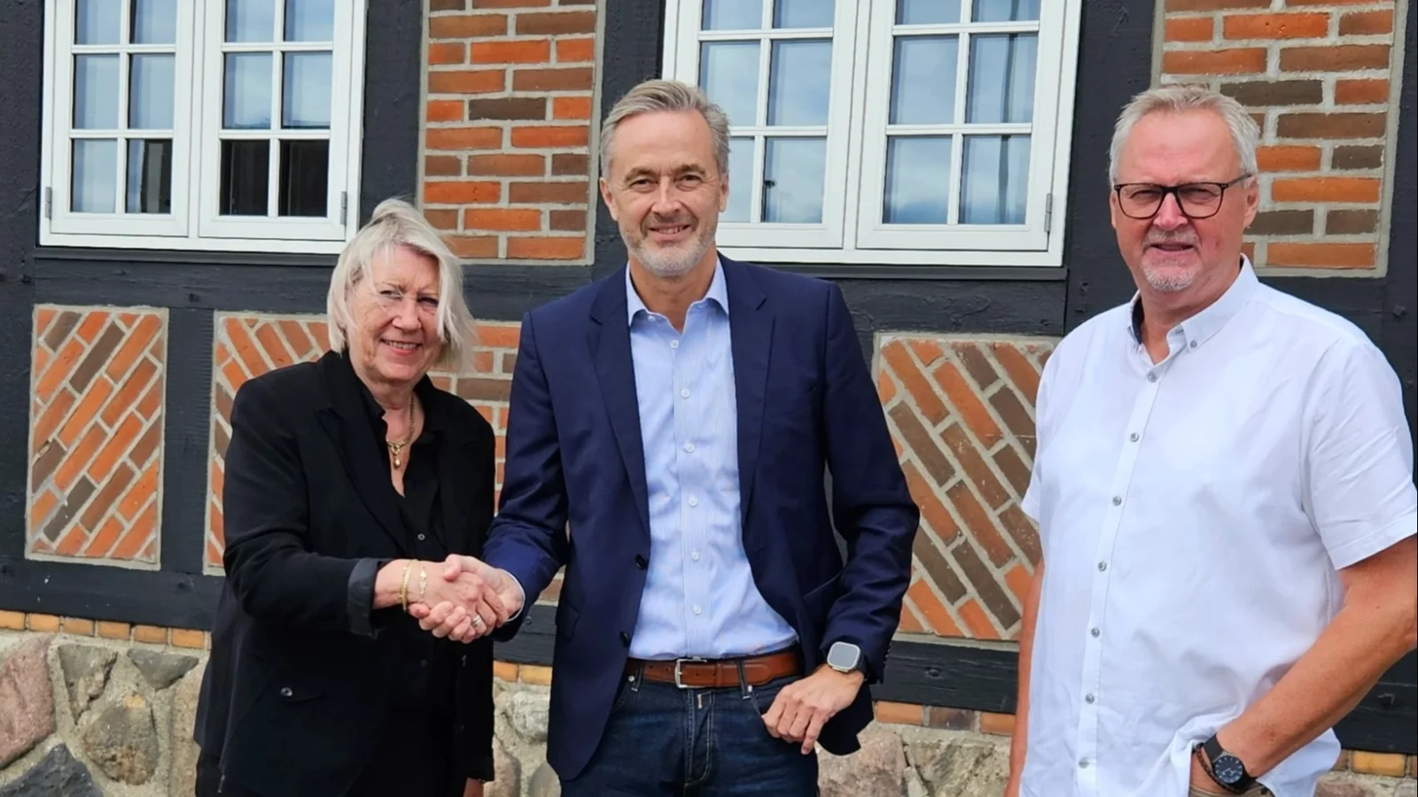 Svane Shippings netværk indsamler 28.150 kr. til Julehjælp Kolding – Jubilaren fordobler donationen.