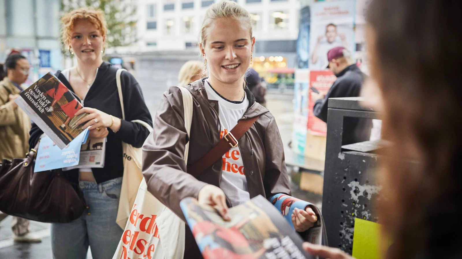 Tusindvis af frivillige deler håb ud i hele Danmark
