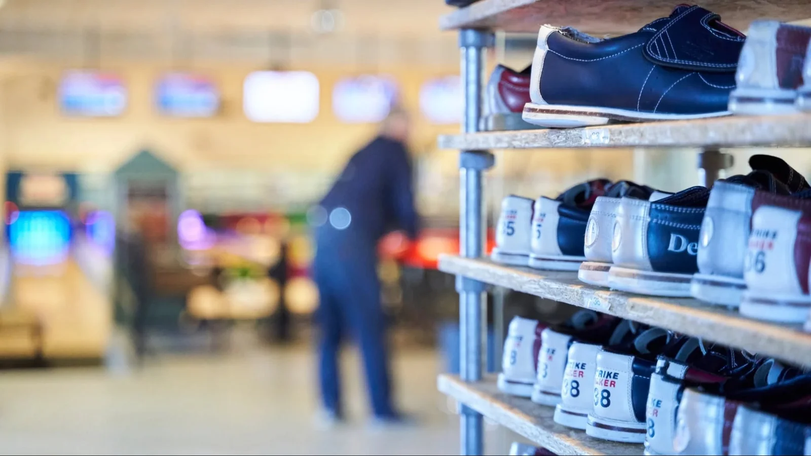 Saml kollegerne til en hyggelig dyst på bowlingbanerne 