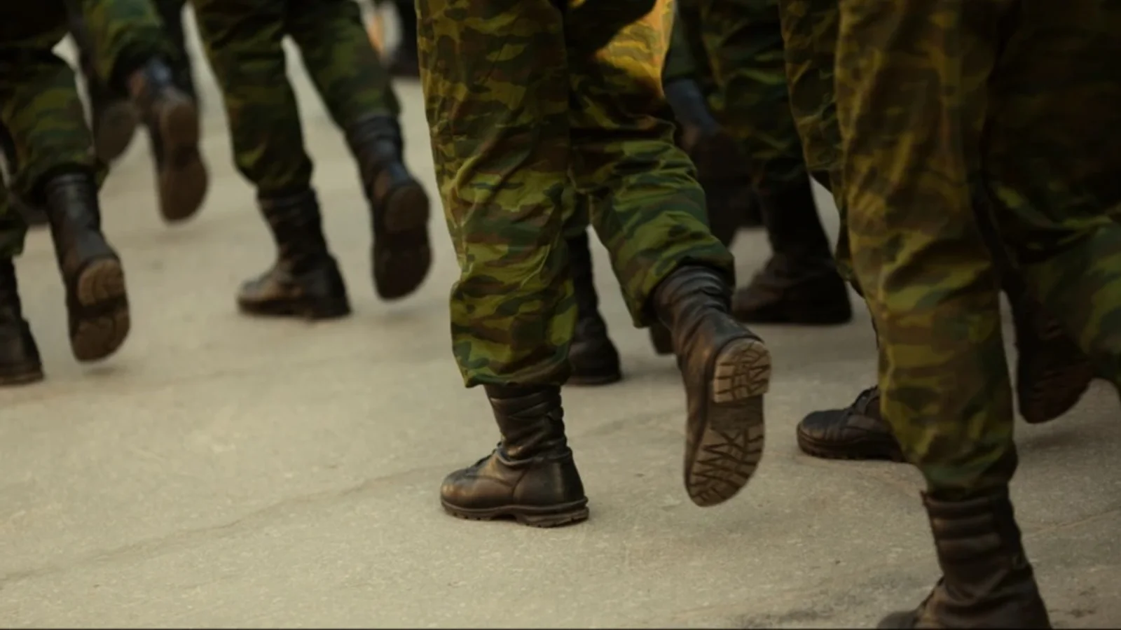 Hjemmeværnet rykker ud i Aars: Soldater og militære køretøjer kan ses i bybilledet