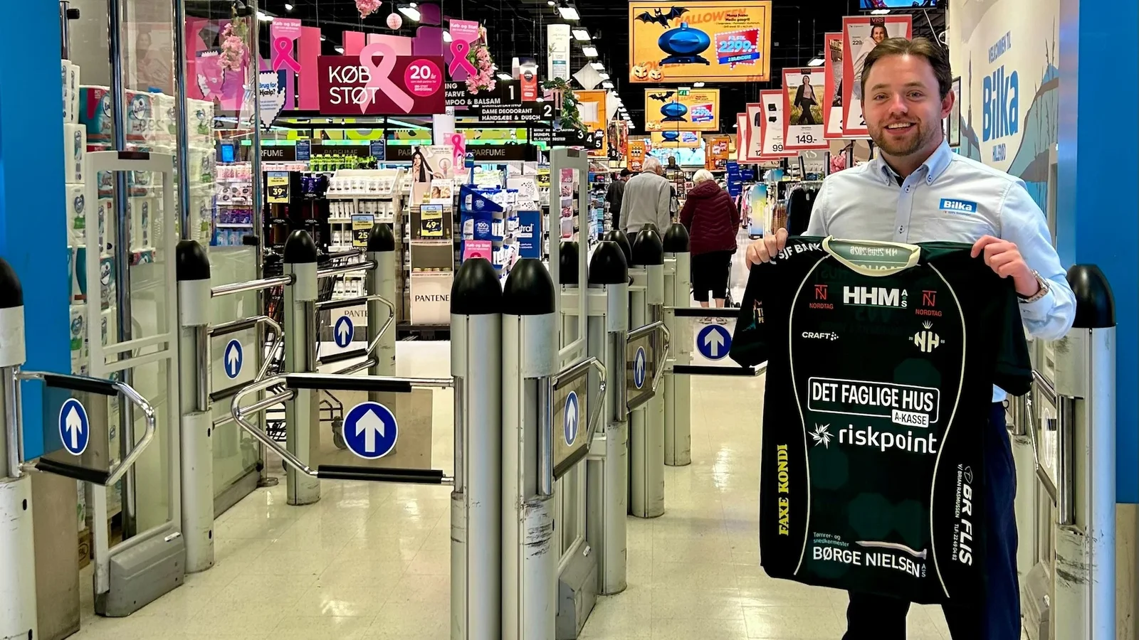 Bilka Hillerød inviterer til håndboldtrøjefredag til fordel for Julemærkefonden