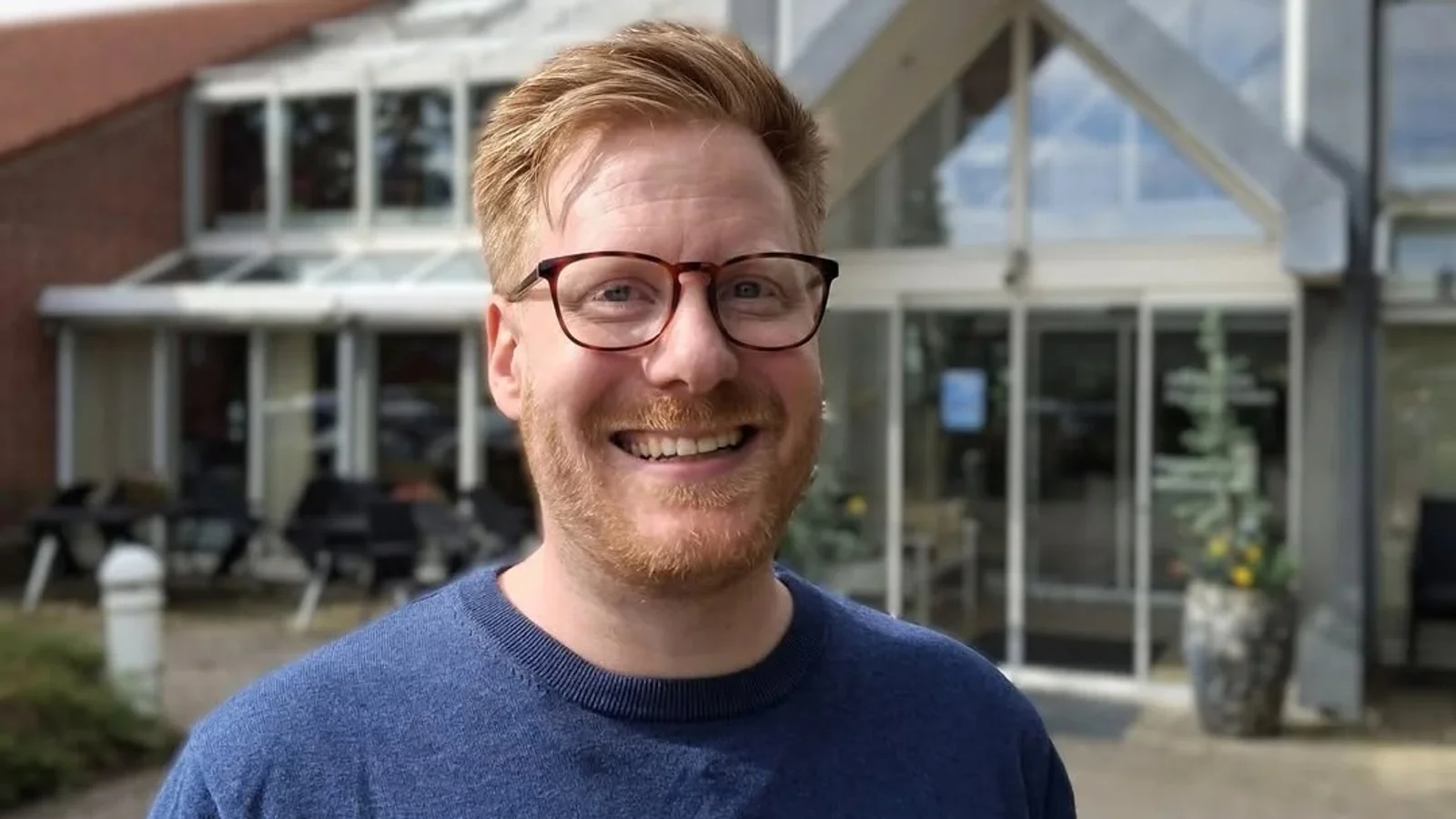 Fra VVS'er til SOSU: Daniel har lavet sang om livet på plejehjemmet