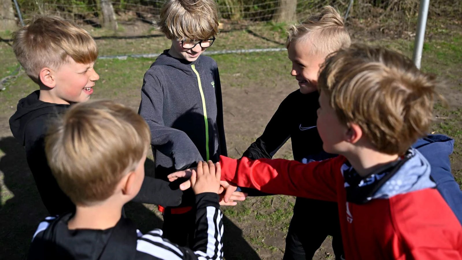 Åben for indstillinger: Kender du Danmarks bedste holdkammerat?