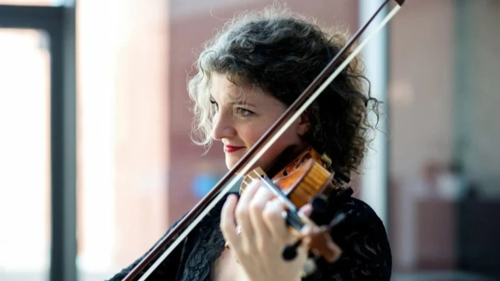 Amatørsymfonikernes efterårskoncert: Oplev violinisten Teresa la Cour i Mantziusgården
