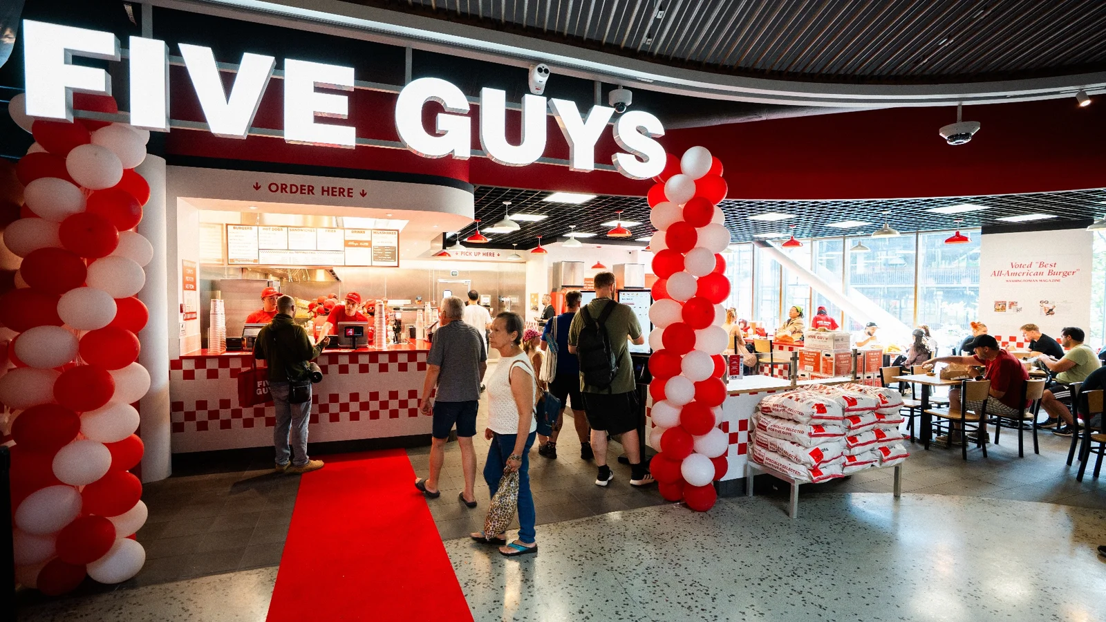 Efter køerne åbner Five Guys for levering i København