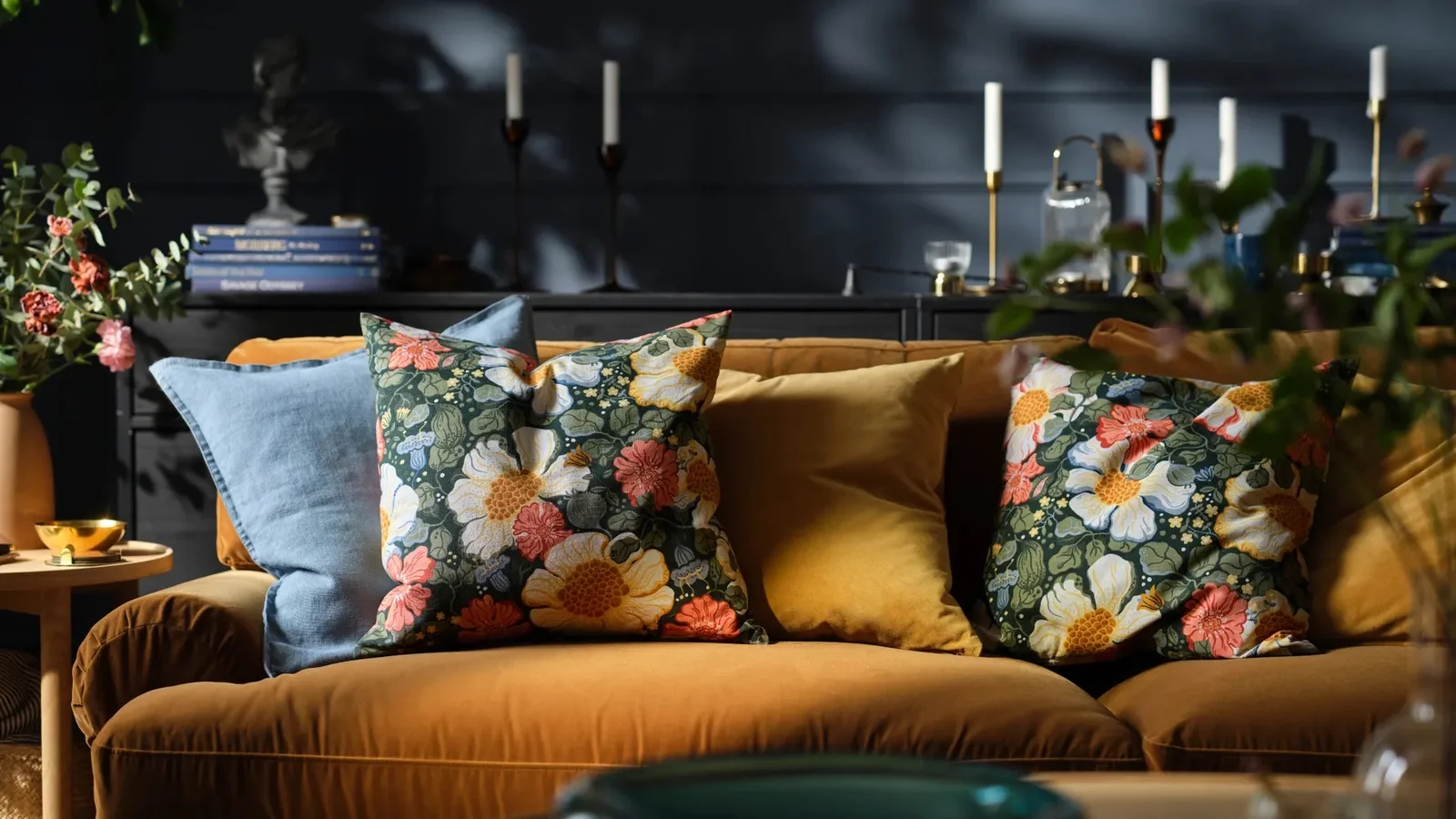 IKEA peger på ny indretningstrend: Flere blomster, farver og personlighed