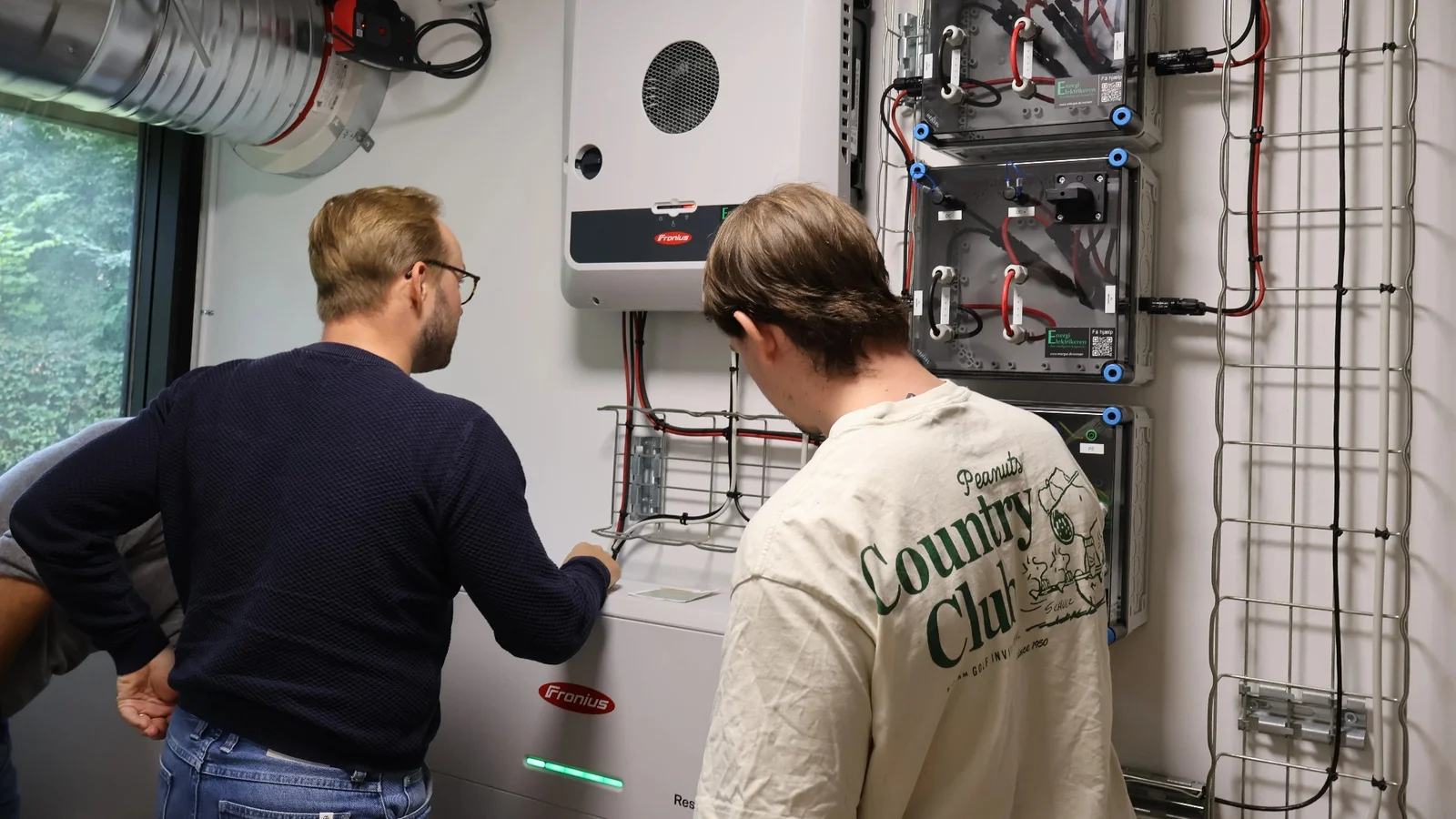 Nyt grønt energihus giver maskinmesterstuderende hands-on erfaring med fremtidens energisystemer