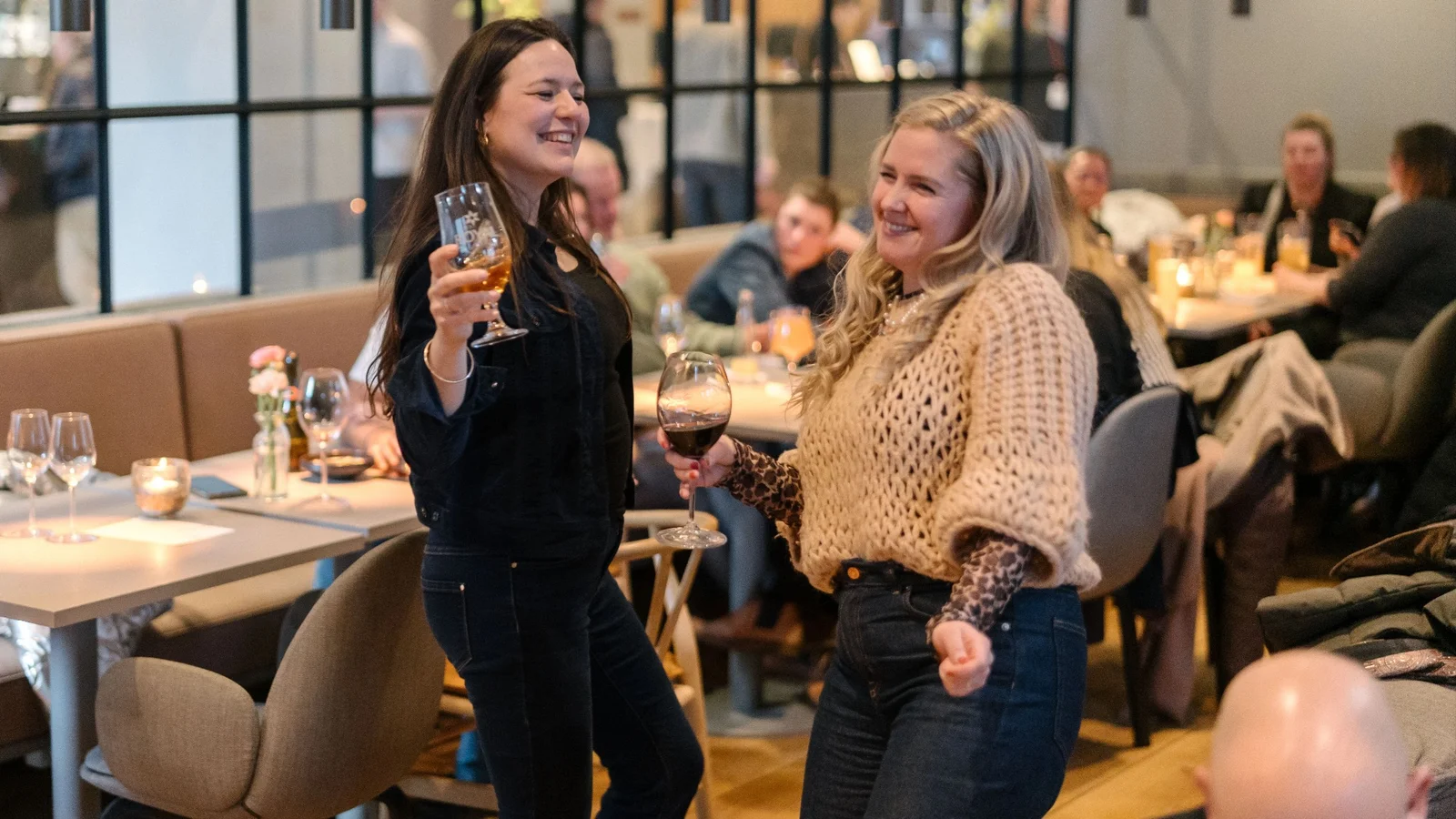 Julen flytter ind i Hotel Odeons fredagslounge med livemusik og julecocktails