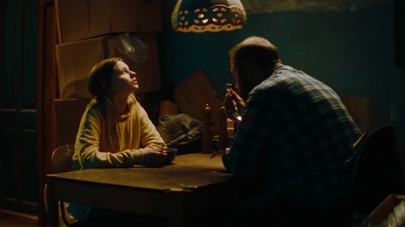 Skeletter i skabet, spøgelser i huset og en sorg vi ikke taler om: Filmen Lily’s Ghost giver uhygge til efteråret og sprog for svære samtaler.