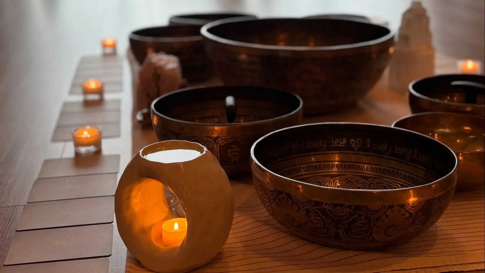 Rum for ro, energi og livskraft inviterer til klangmeditation, yoga og nærvær