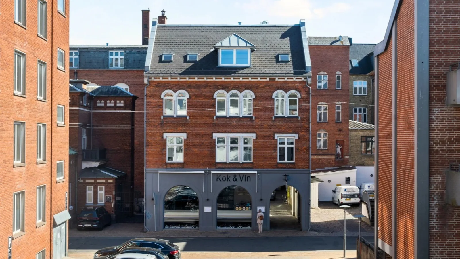 Historisk Odense-ejendom med populær fransk bistro skifter hænder
