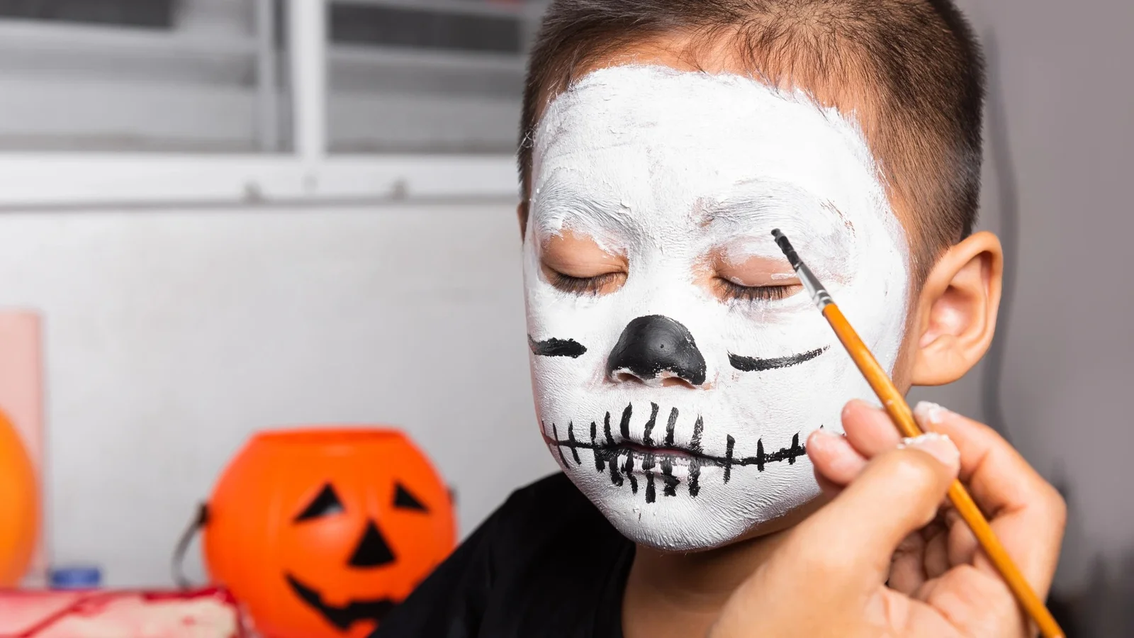 Ny måling: Hver tredje dansker tror, at Halloween-produkter til børn bliver tjekket, før de kommer på markedet