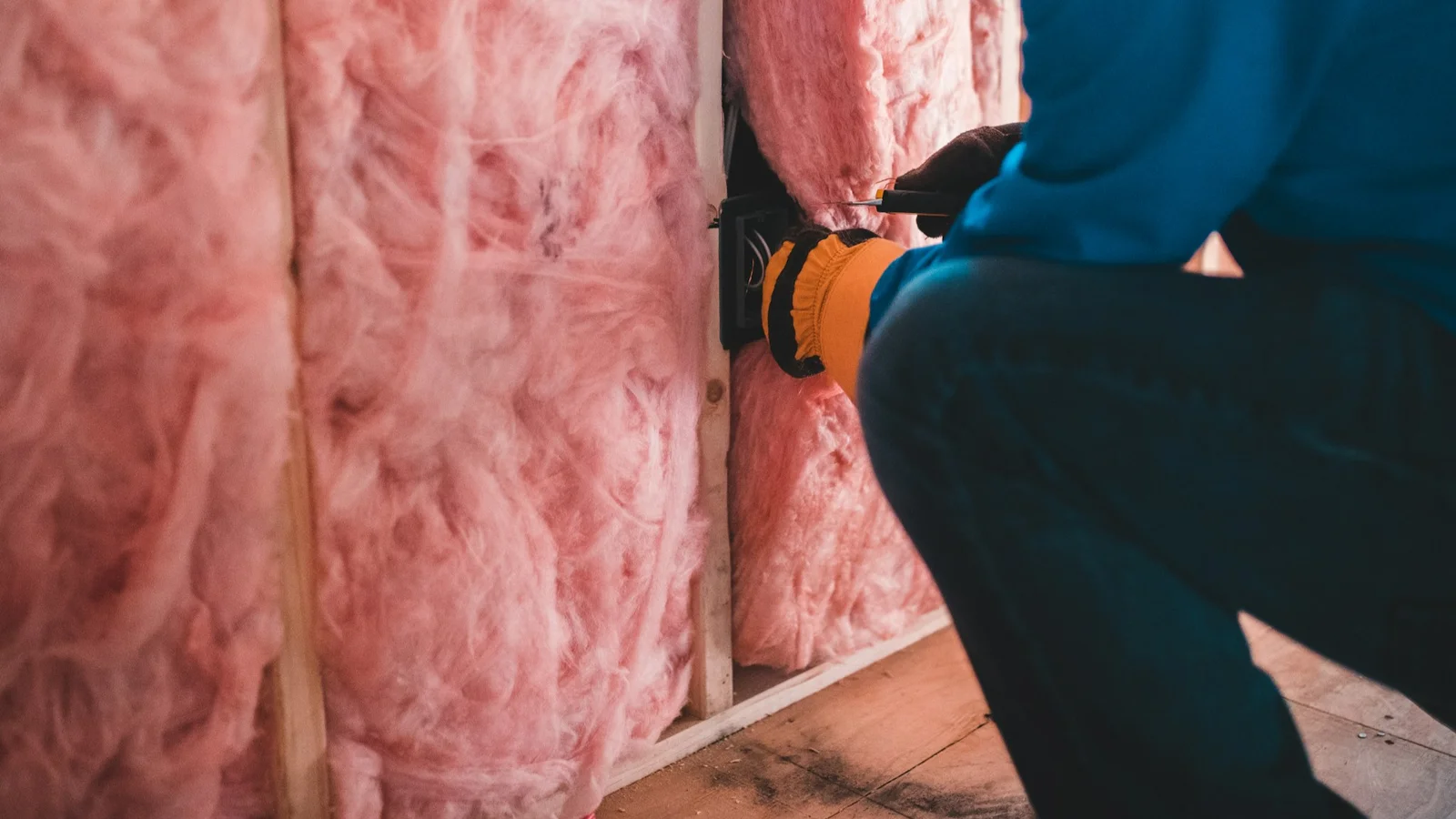 Kender du lovkravene om efterisolering ved renovering? Rendboe guider dig