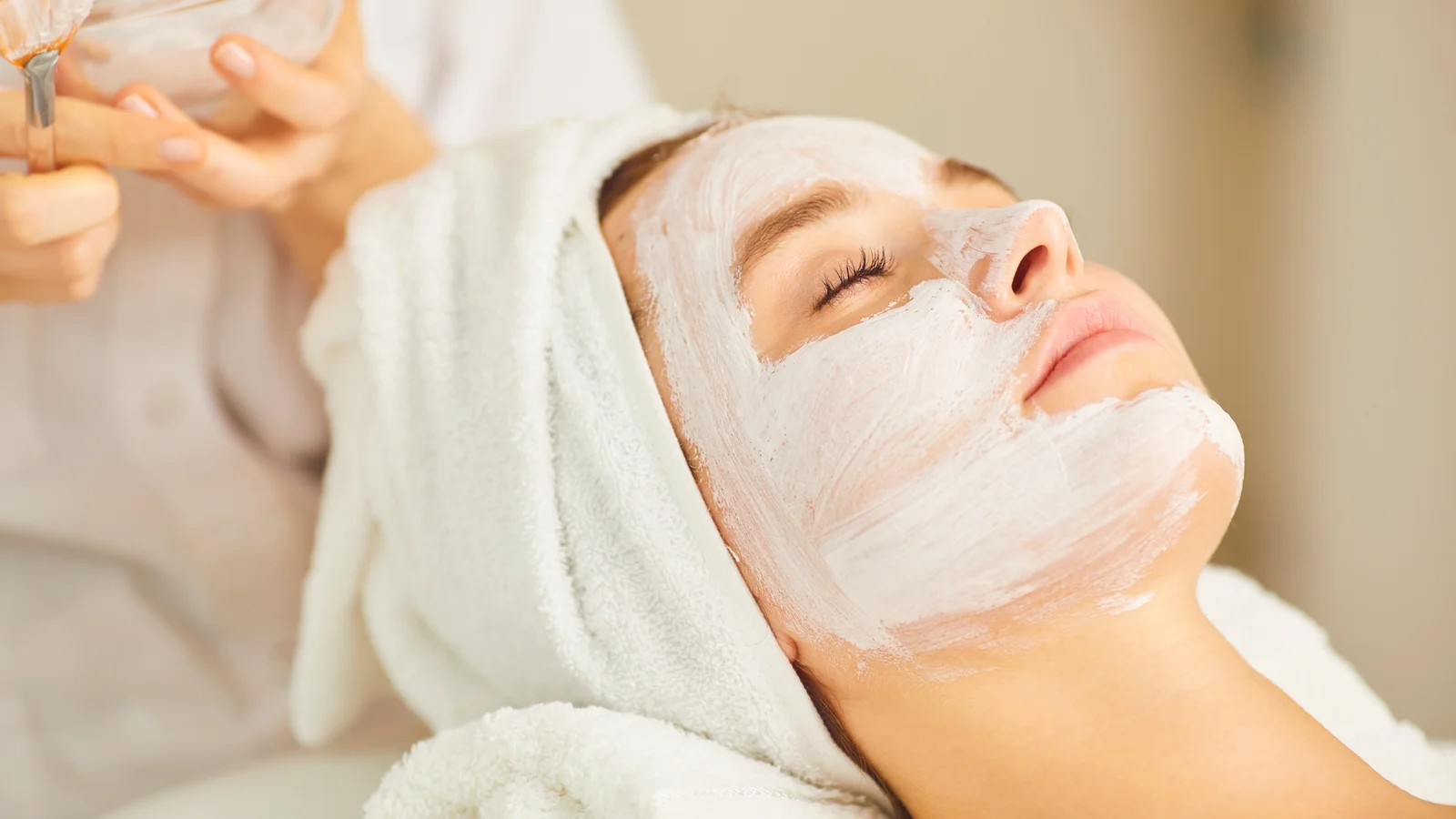 Forårsforkælelse: Få en ansigtsbehandling til nedsat pris hos Salon Cut & Color/Sanna Beauty
