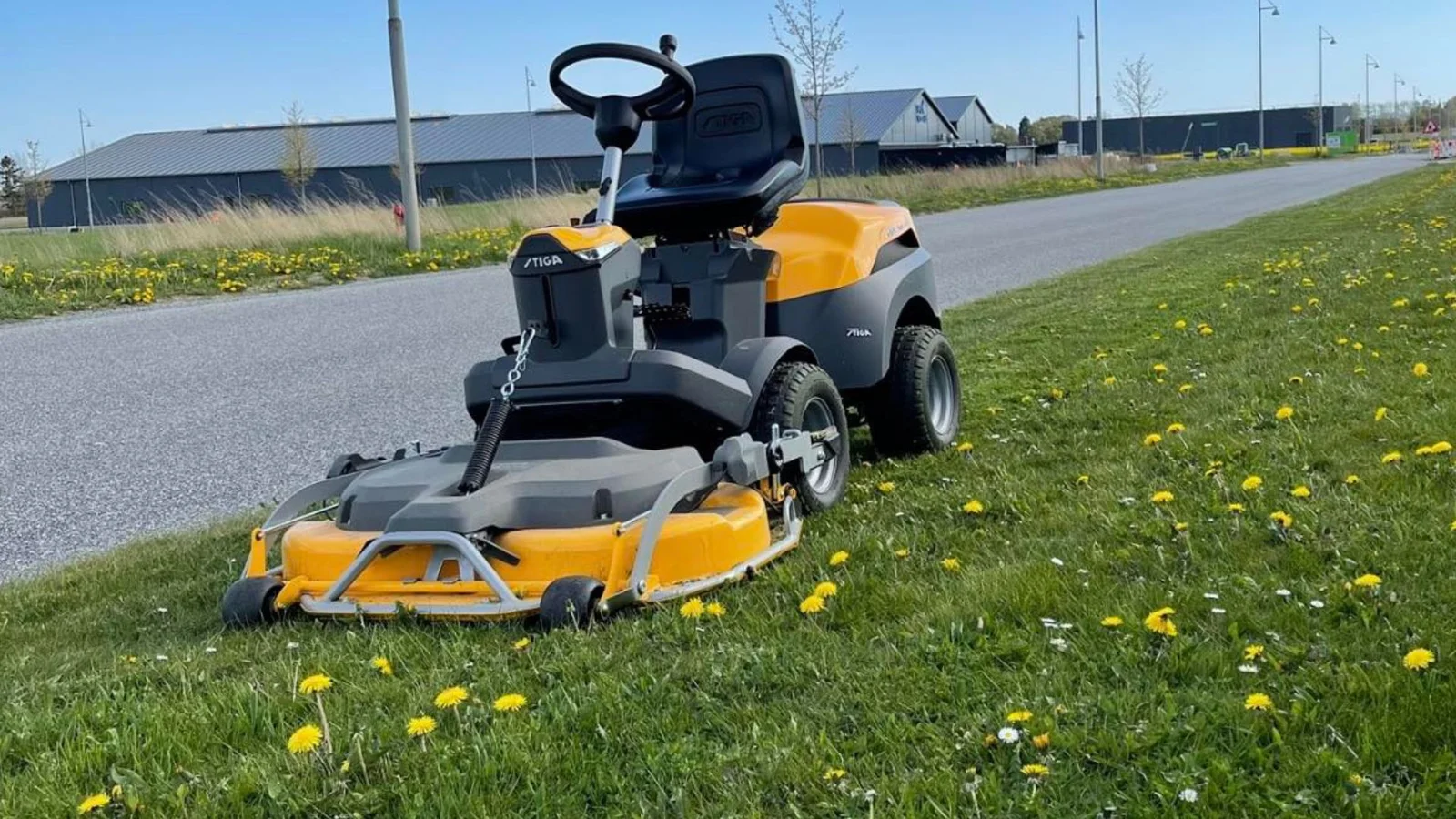 Få hjælp til pleje af grønne områder af Hjæresens Haveservice