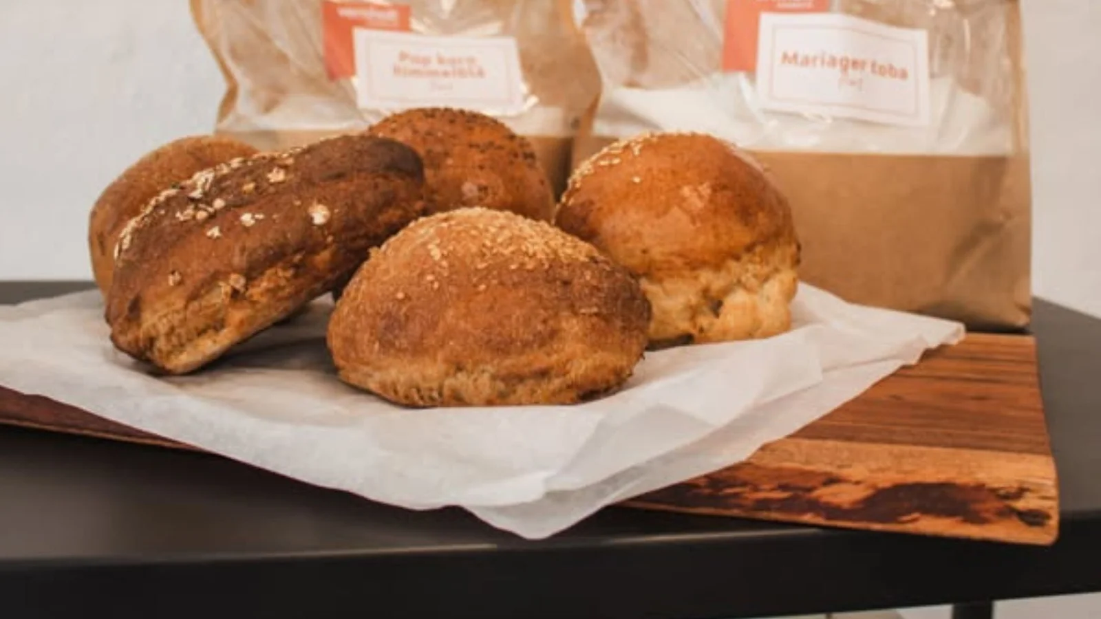 En sprød forårsnyhed: Køb friskbagt brød hos Vernholt Gaardbutik