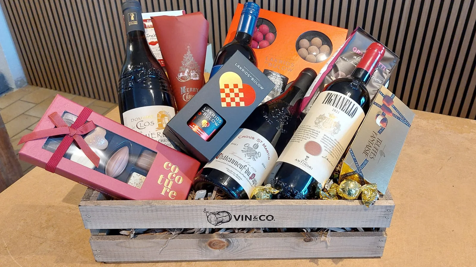 Find årets julekurv til kunder eller medarbejdere hos Vin & Co.