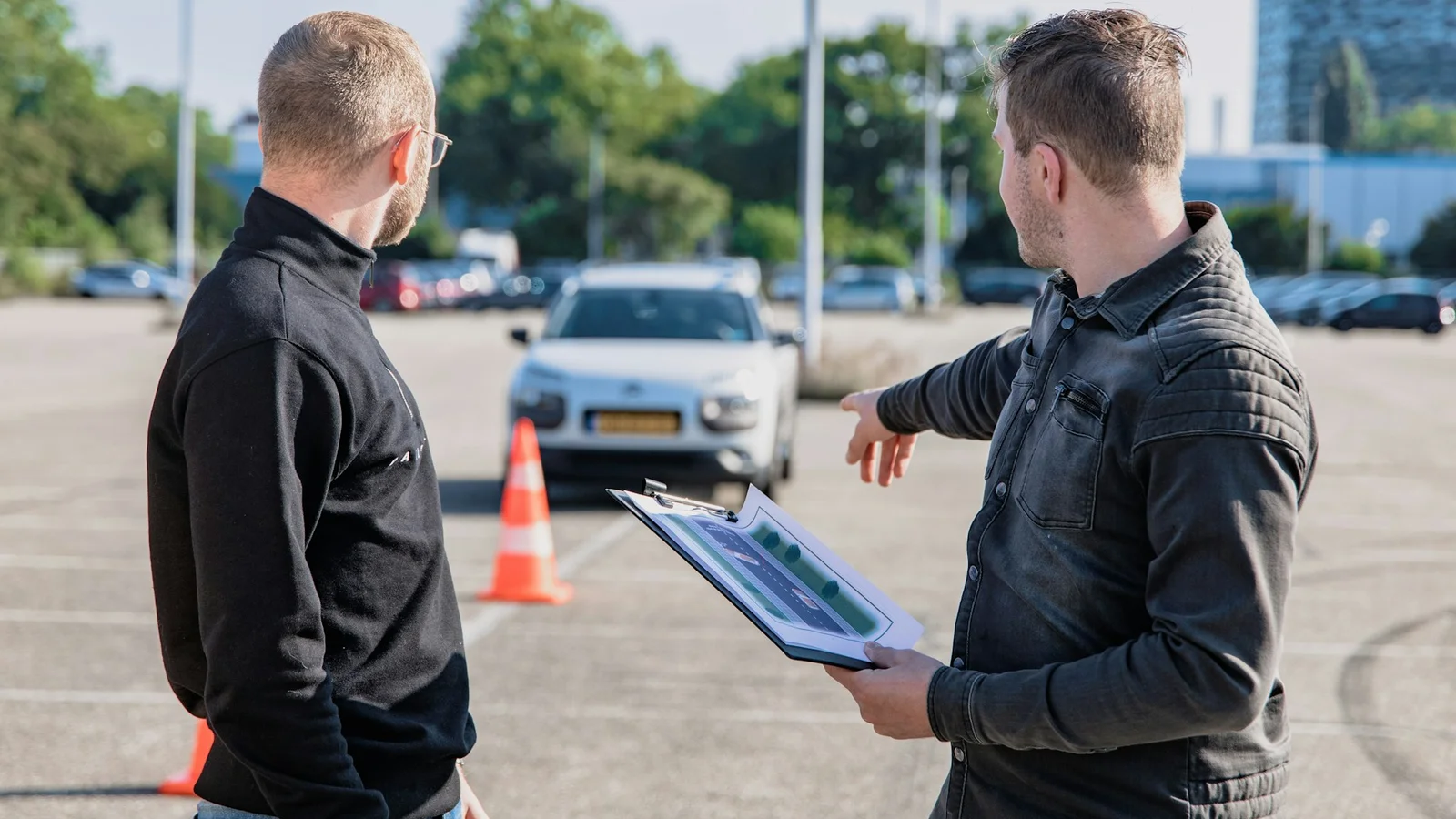 Uhørt billigt: Driving Academy mangler to elever til kørekort - til 8.000, -
