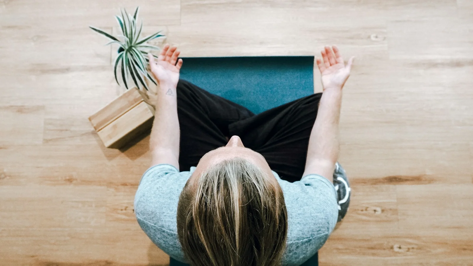 Maj-tilbud på healing for nye kunder hos Mengs Univers