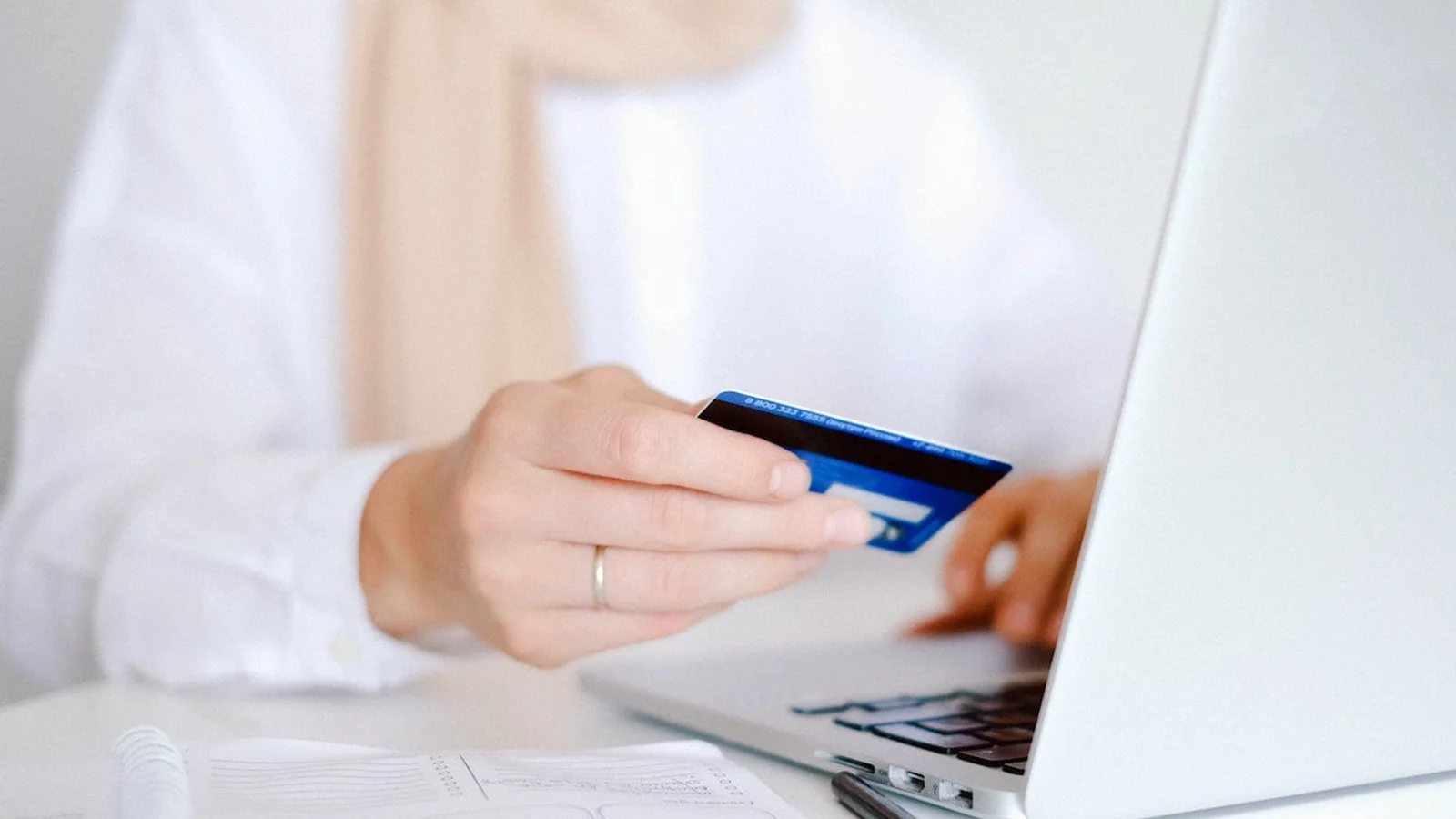 Spar Nord: Sådan undgår du at blive snydt online til Black Friday