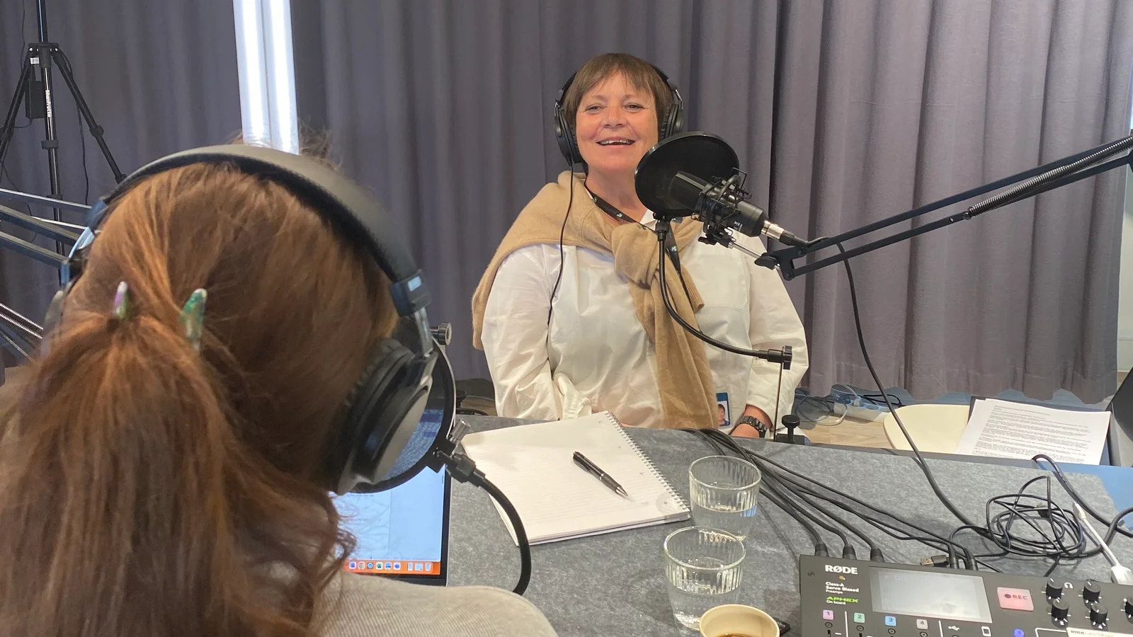 Nyt podcastafsnit: Anne Marie flyttede til Middelfart, og nu får hun andre til at gøre det samme