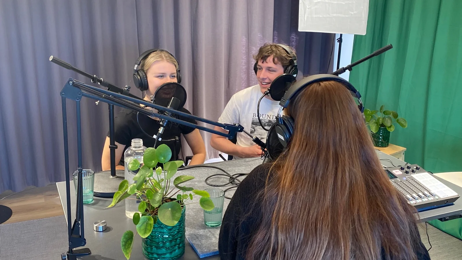 Nyt podcastafsnit: Middelfartbandet KALASET fortæller om deres musik, succes og hjembyens betydning