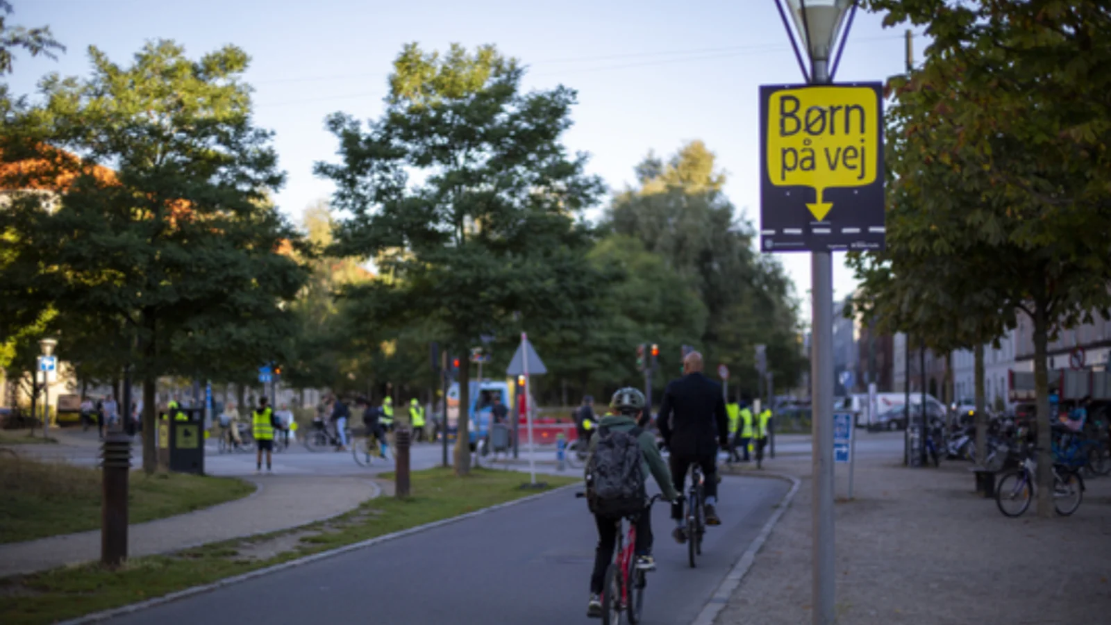 Pas på: Mange børn færdes alene i trafikken til skole
