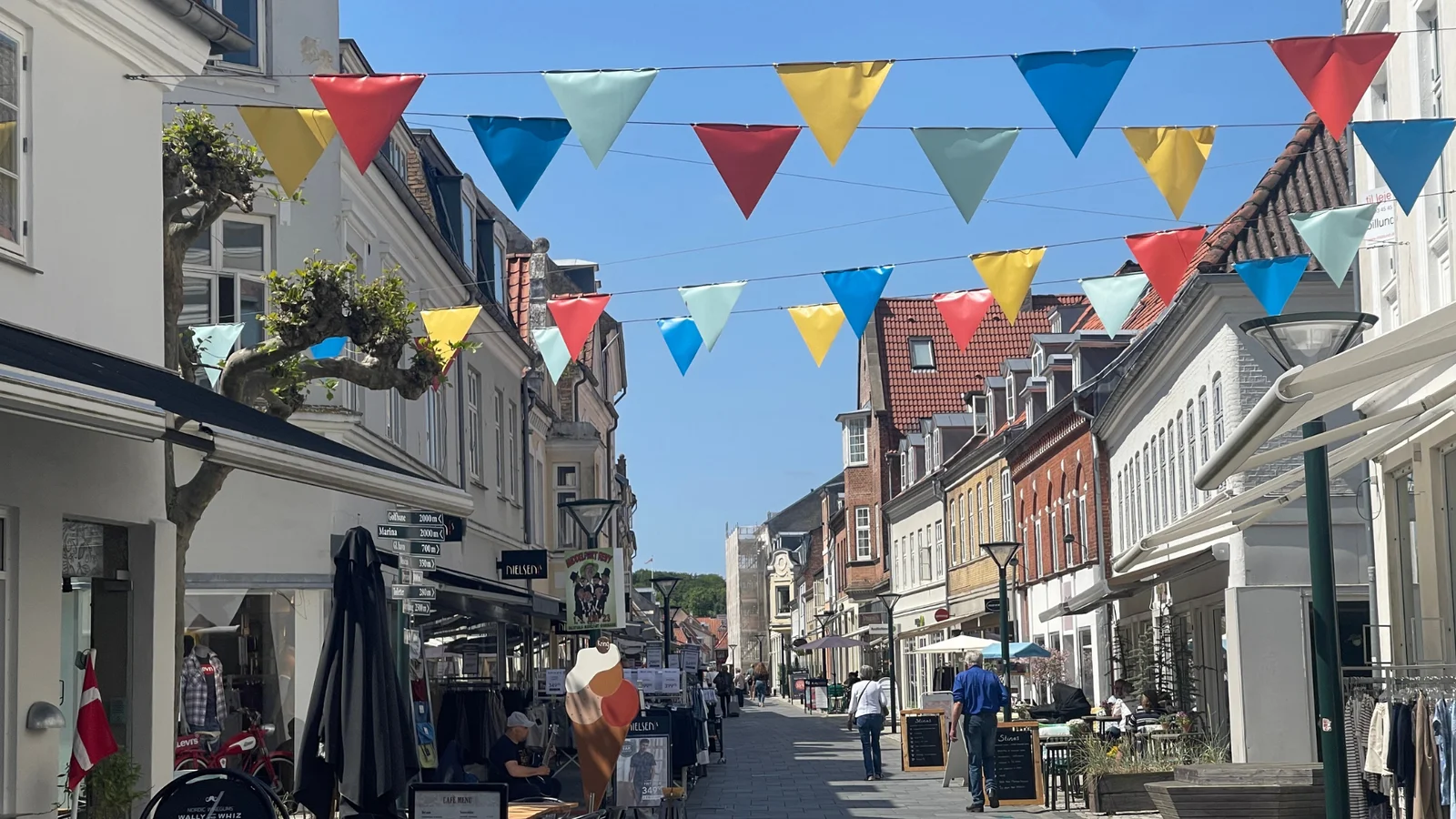 Late Night i Middelfart med konkurrencer, hurtige biler og gode tilbud