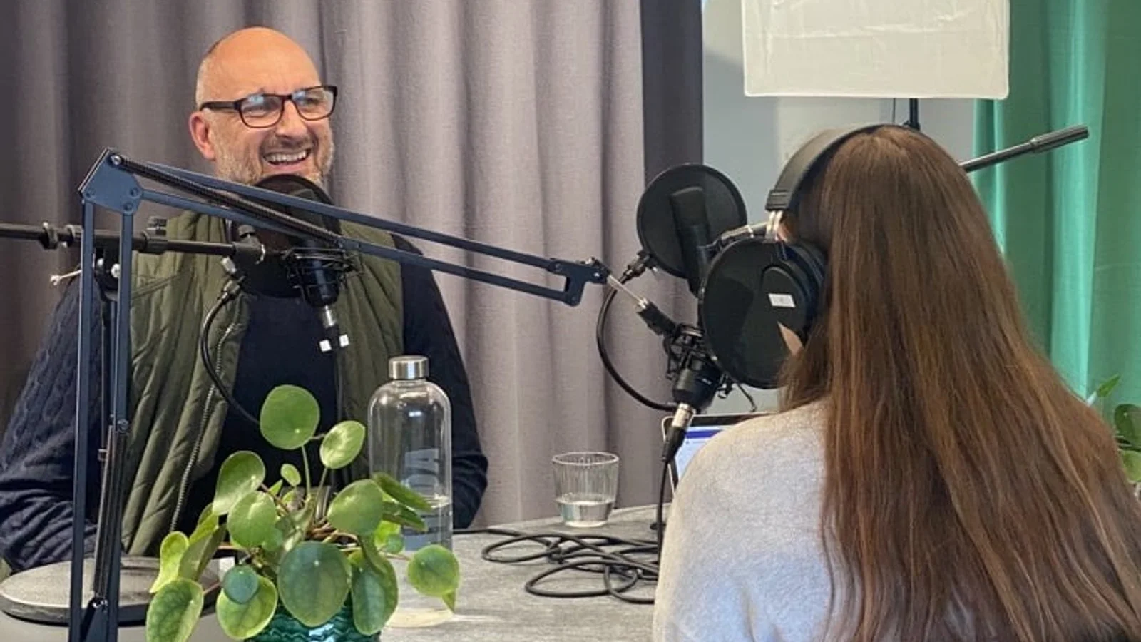 Nyt podcastafsnit: Hvordan er en middelfarter endt som bestyrer af det ikoniske Grøften i Tivoli?