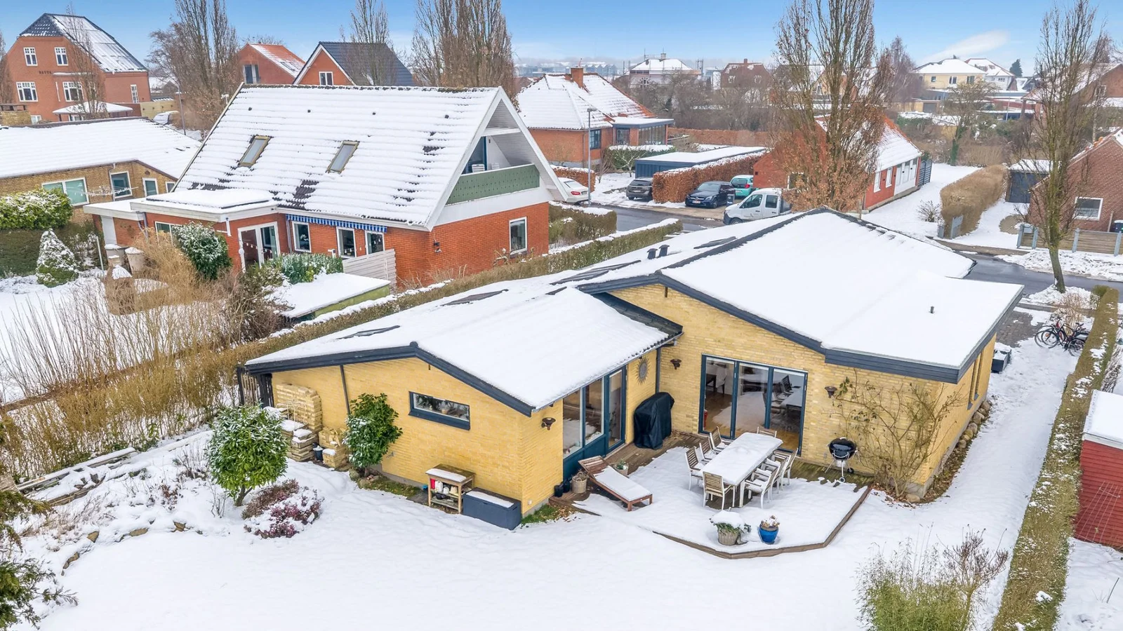 Ugens Bolig: Totalrenoveret arkitektvilla med privat solterrasse på Pilevej 28