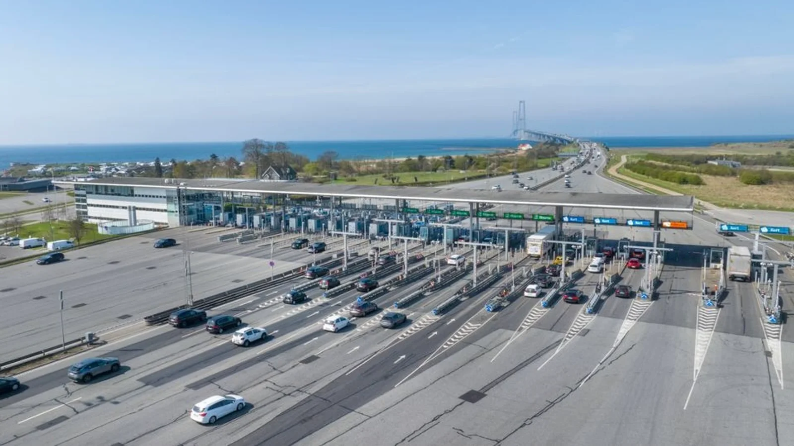 Stigende trafik på begge broer og ny vejafgift sat i drift