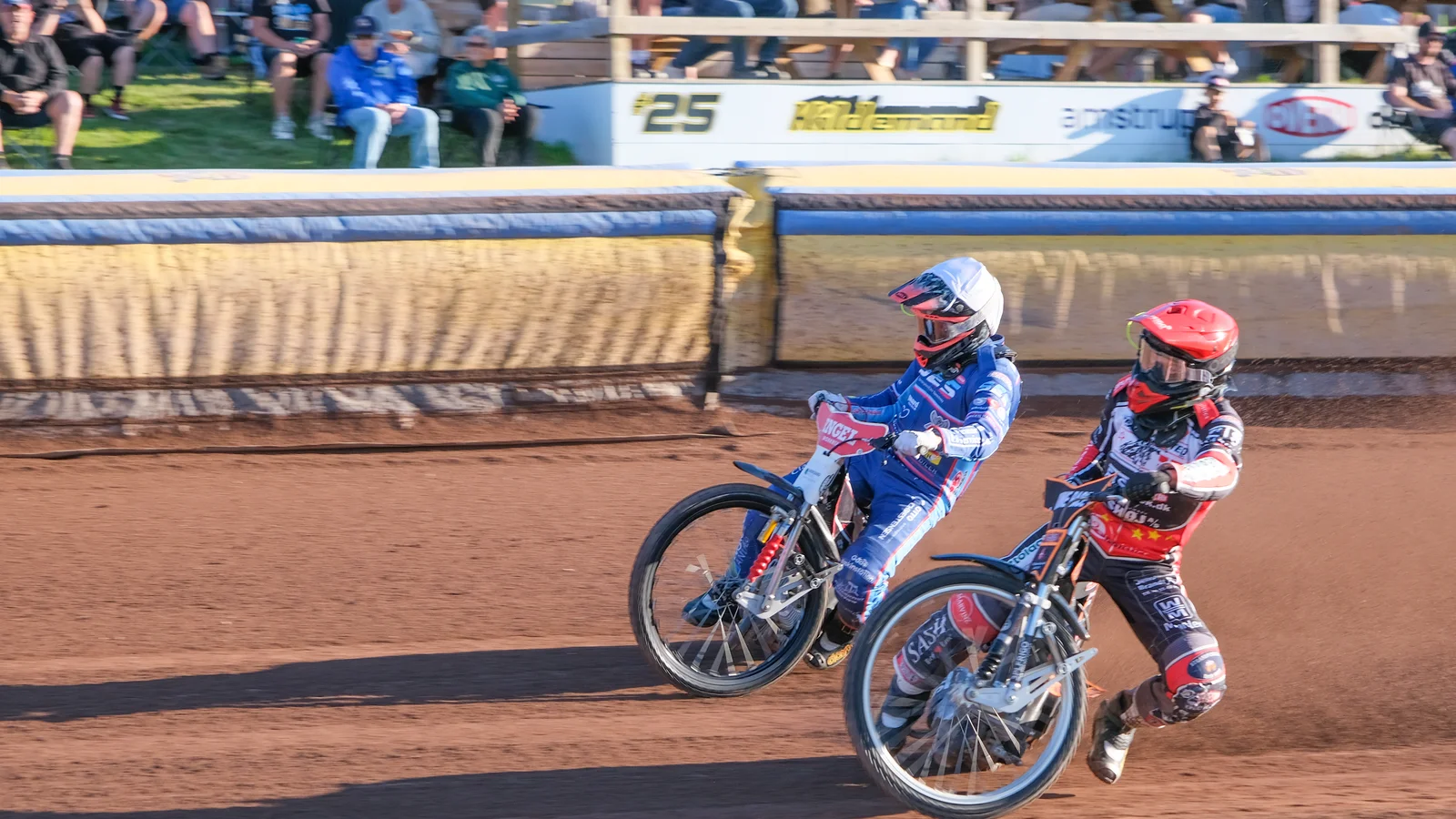 Lokal fotograf fangede stemningen til speedway i Fjelsted onsdag aften