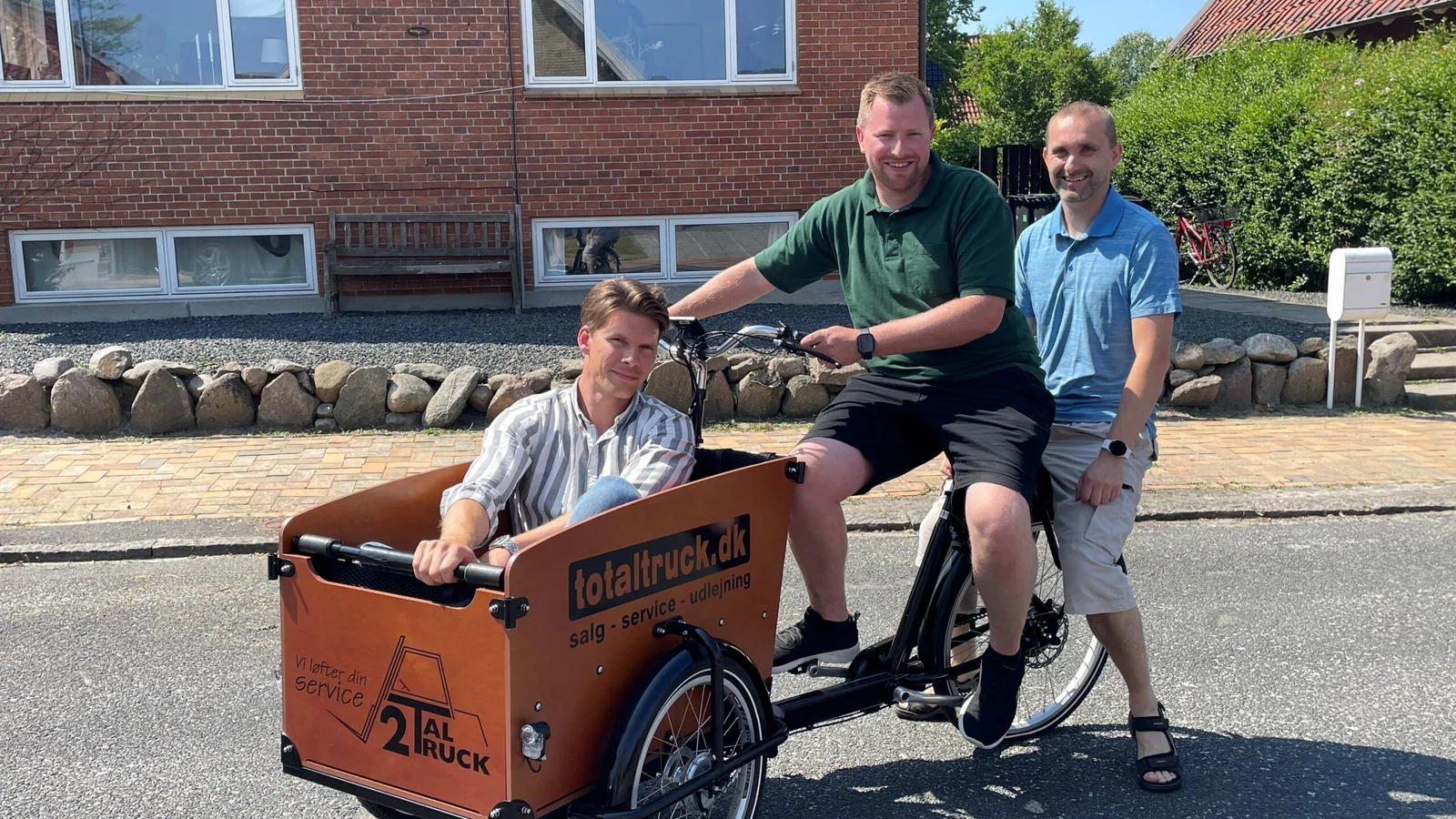 Peer og Finn trækker sig fra TotalTruck A/S og giver plads til unge kræfter