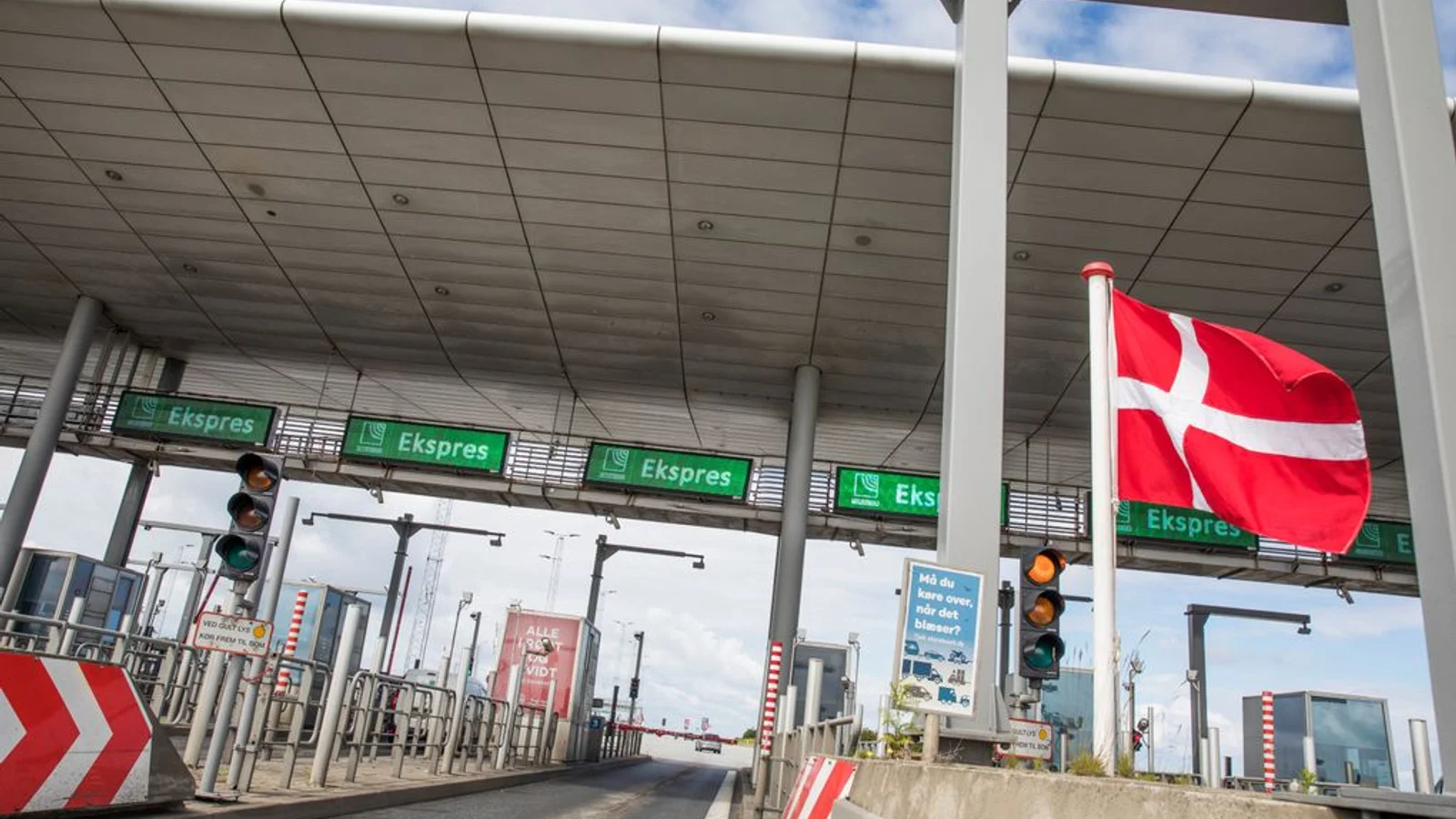 Sommertrafik og fodboldfeber på Storebæltsbroen