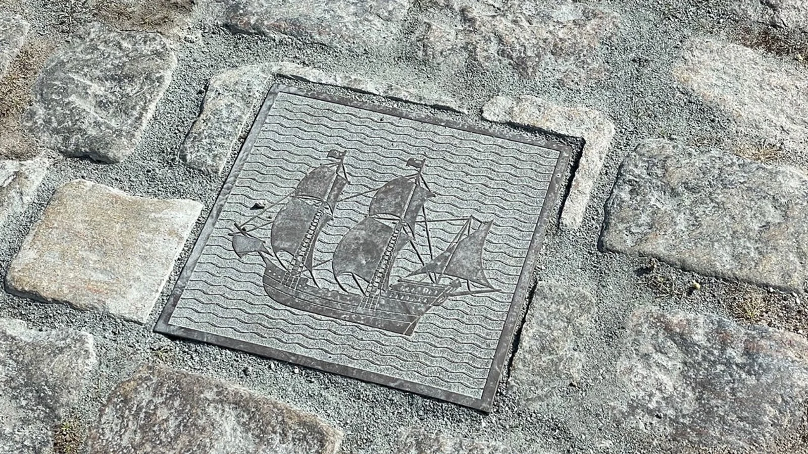 Nye bronzefliser markerer Rigets Hovedstrøg i Nyborg