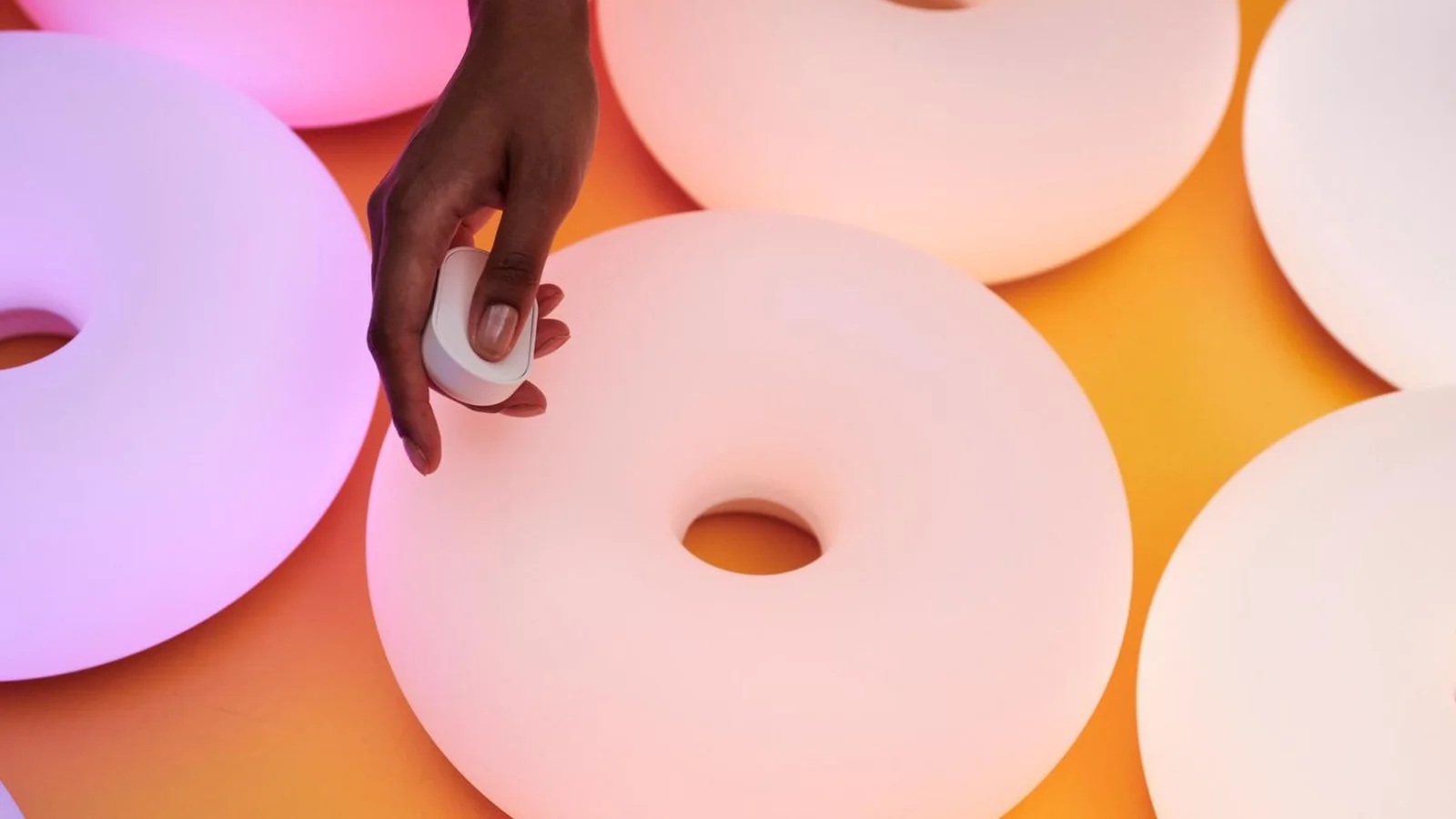 Populær IKEA-donutlampe er tilbage i farveskiftende version