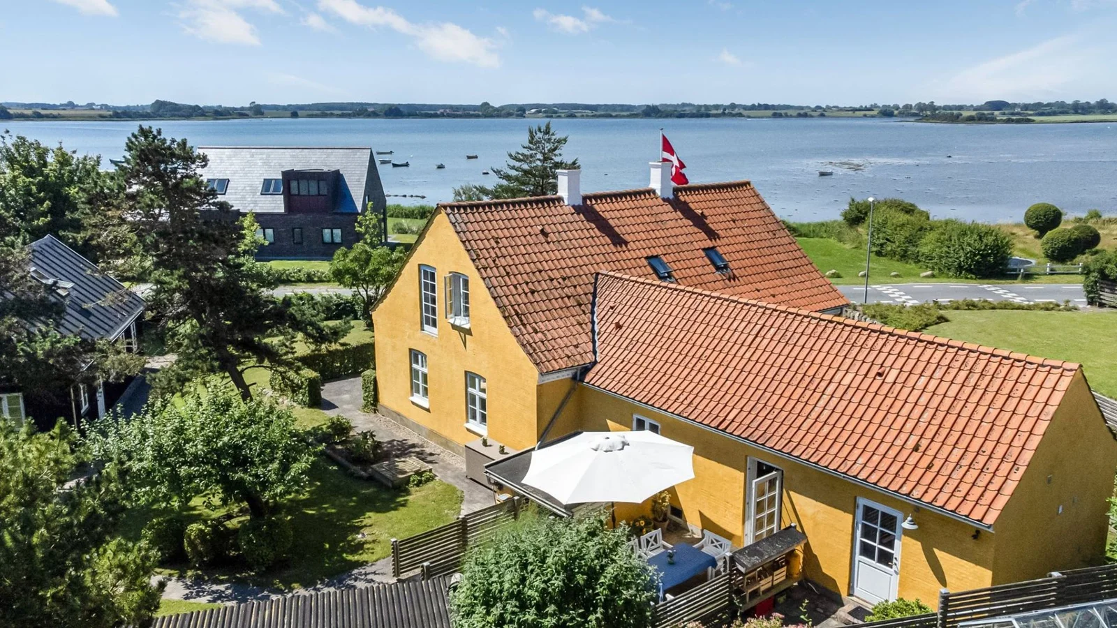 Ugens bolig hos Estate er en historisk perle med udsigt til Kerteminde Fjord