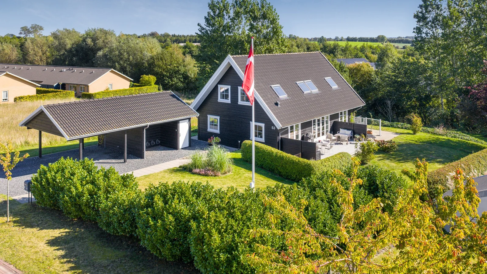 Ugens bolig byder på moderne rammer og naturskøn beliggenhed i Ullerslev