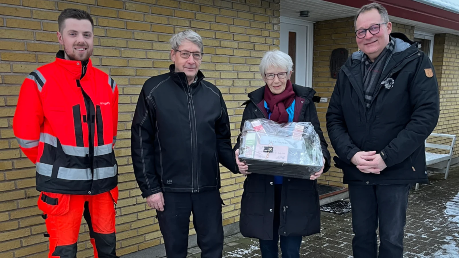 Jens og Agna får fiberboks nr. 100.000 fra Energi Fyn