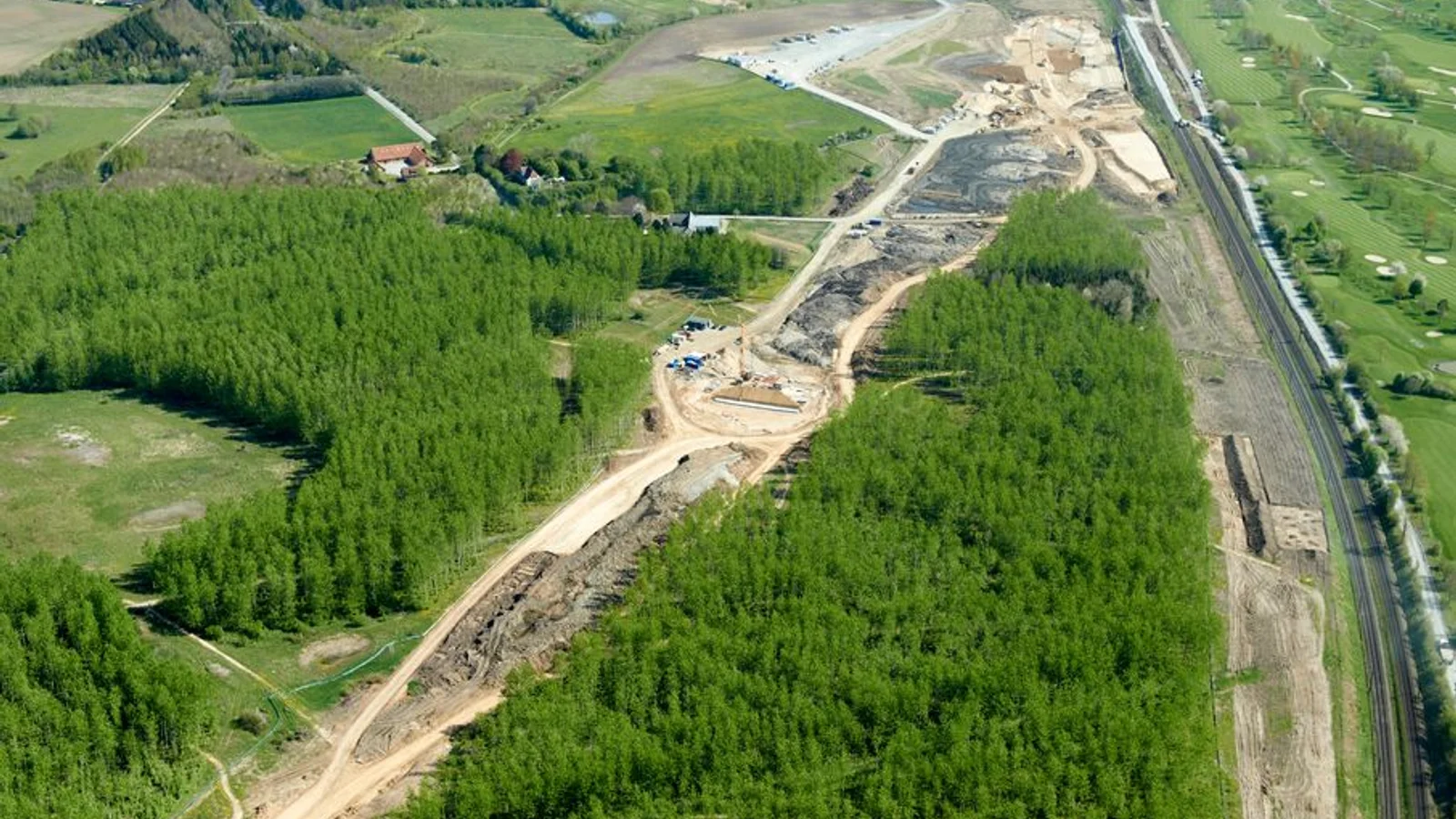 Støjende arbejde i dagtimerne ved ny jernbane nær Odense