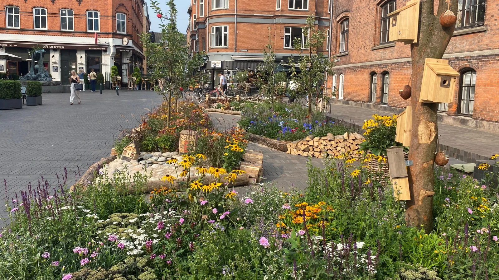 ’Fugl Fønix’ bygger rede under Odense Blomsterfestival