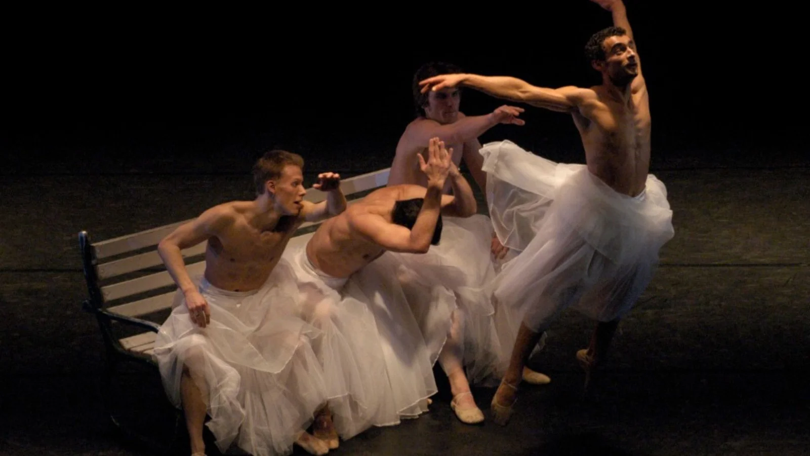 Klassisk ballet møder skæv humor i balletforestillingen “Nattens Drømme” på Svendborg BalletTeater