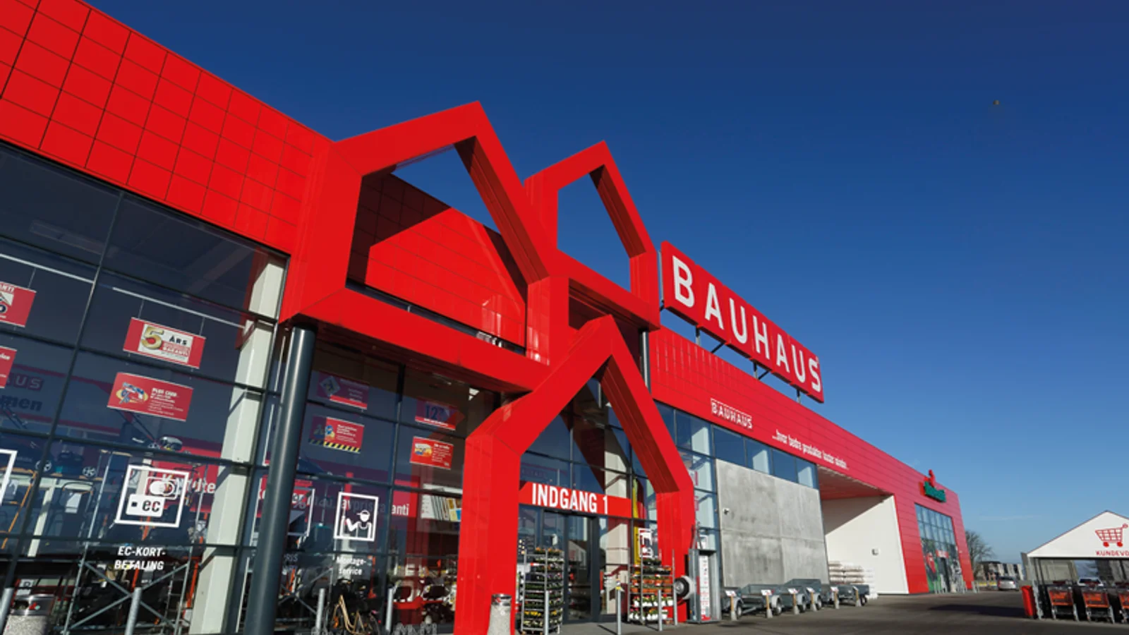De første af mange: Nu kan du oplade bilen hos BAUHAUS i Odense