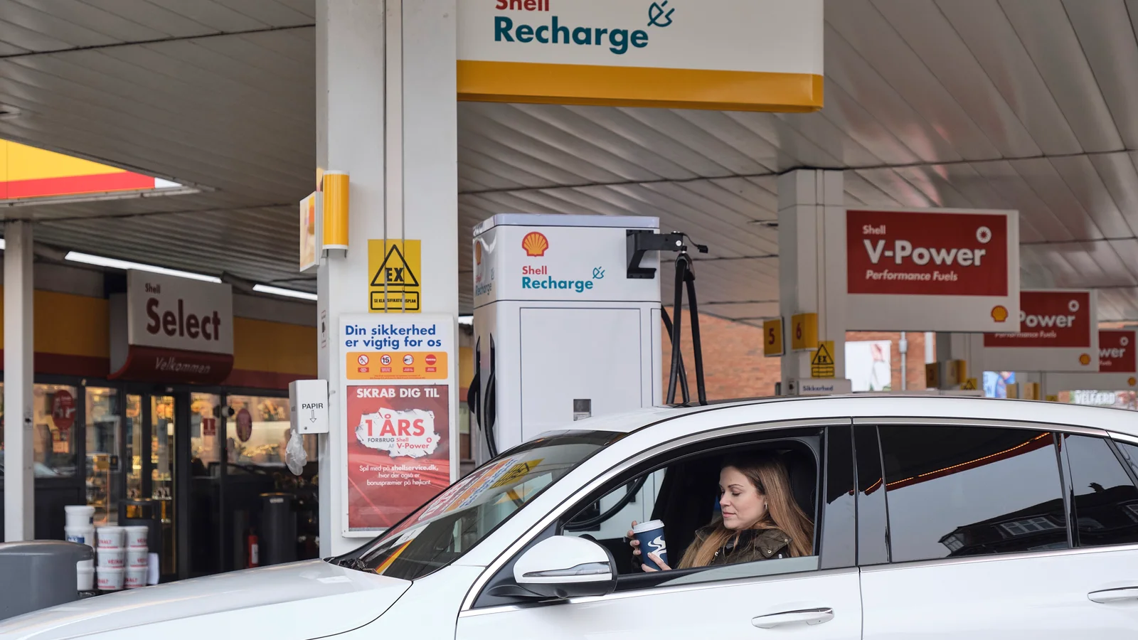 Shell i Odense giver tidlig julegave til elbilister – lynlad til 1 krone resten af året