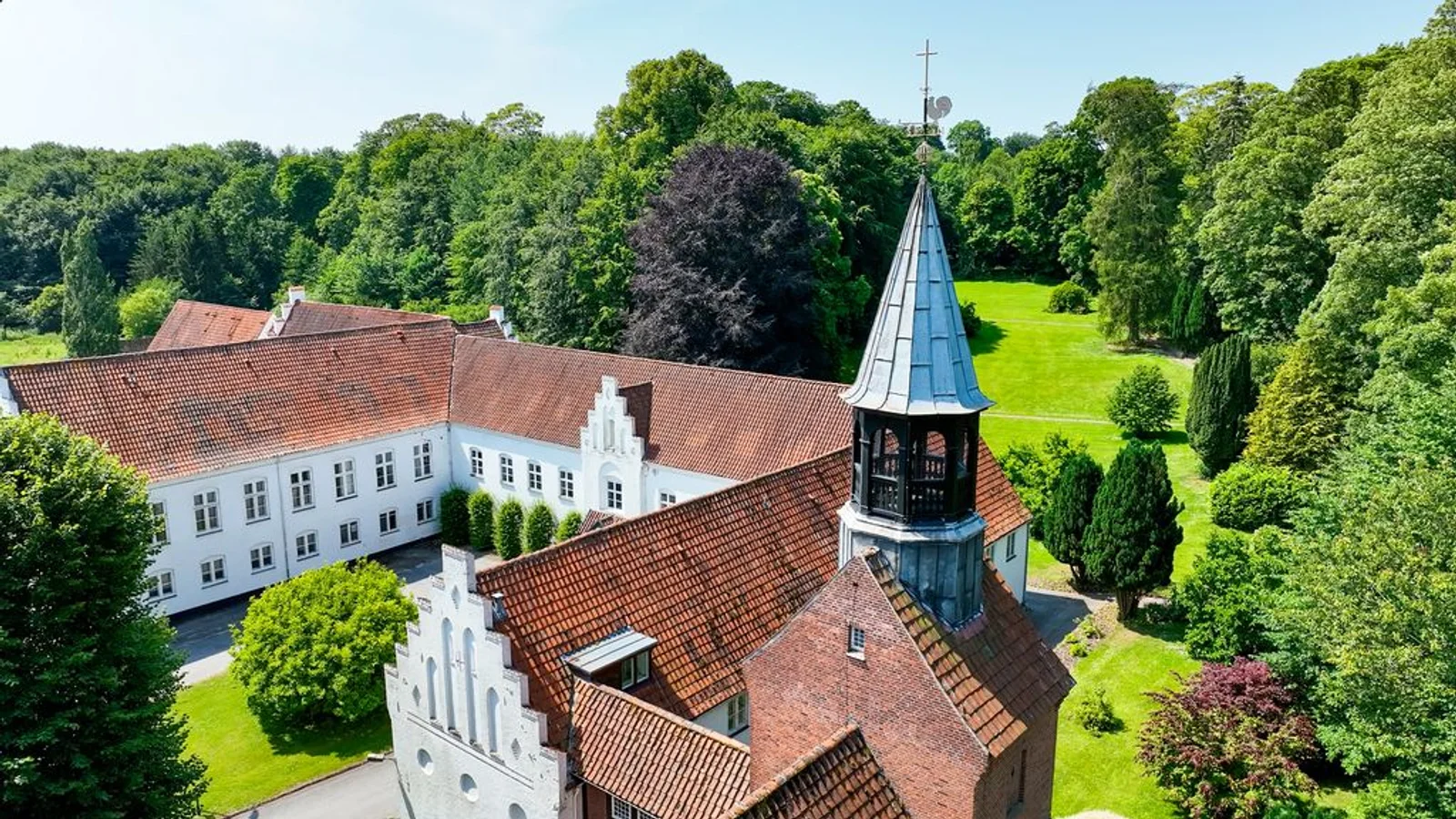 Kom med ind i den hemmelige klosterpark: Dalum Klosters park åbnes eksklusivt resten af august